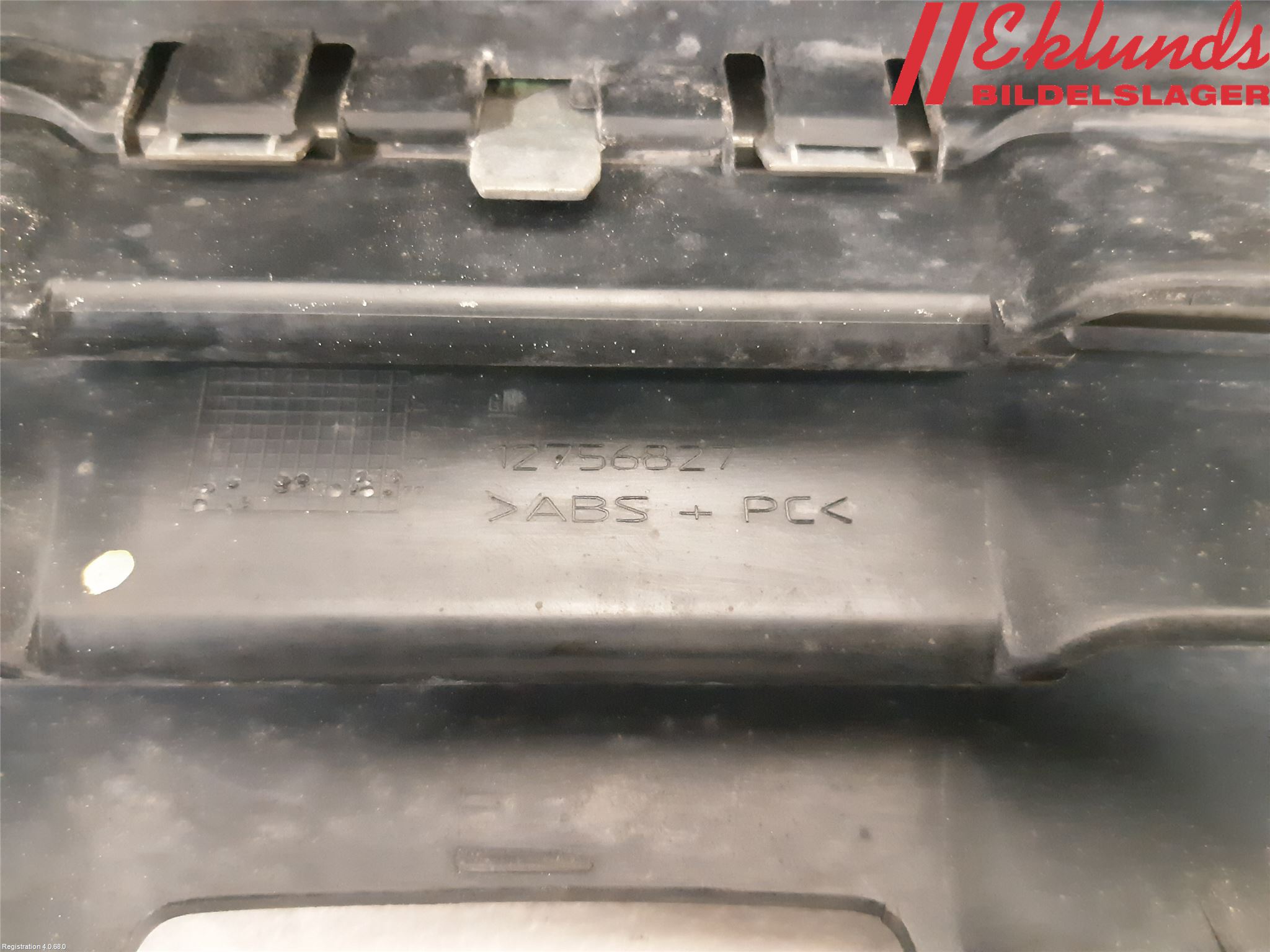 Saab 9-5     06-10 Grilldel Mitt