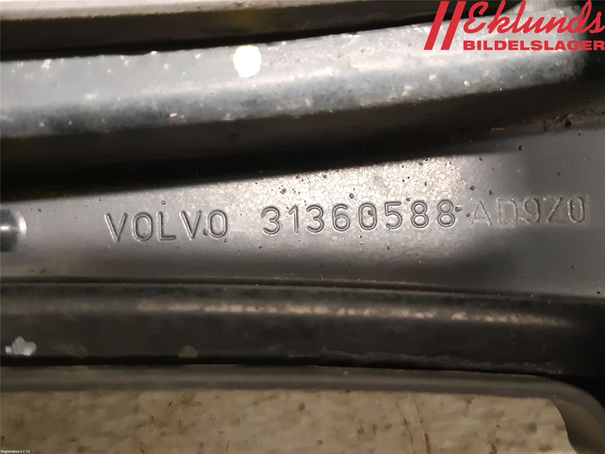Volvo V90 CROSS COUNTRY 17->> Bärarm Bak Höger