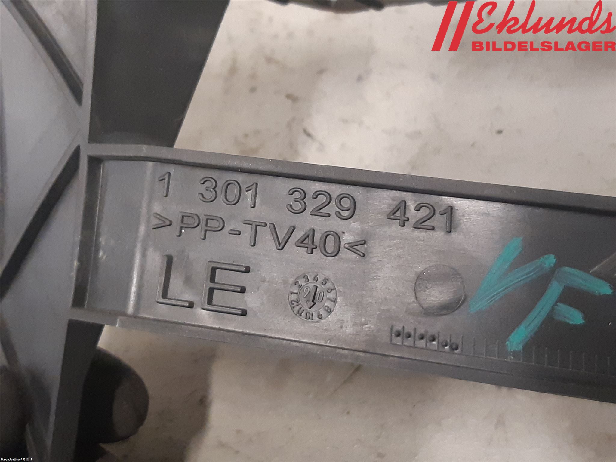 Volkswagen VW TRANSP/CARAVELLE (T5) 04-15 Strålkast Fästsarg