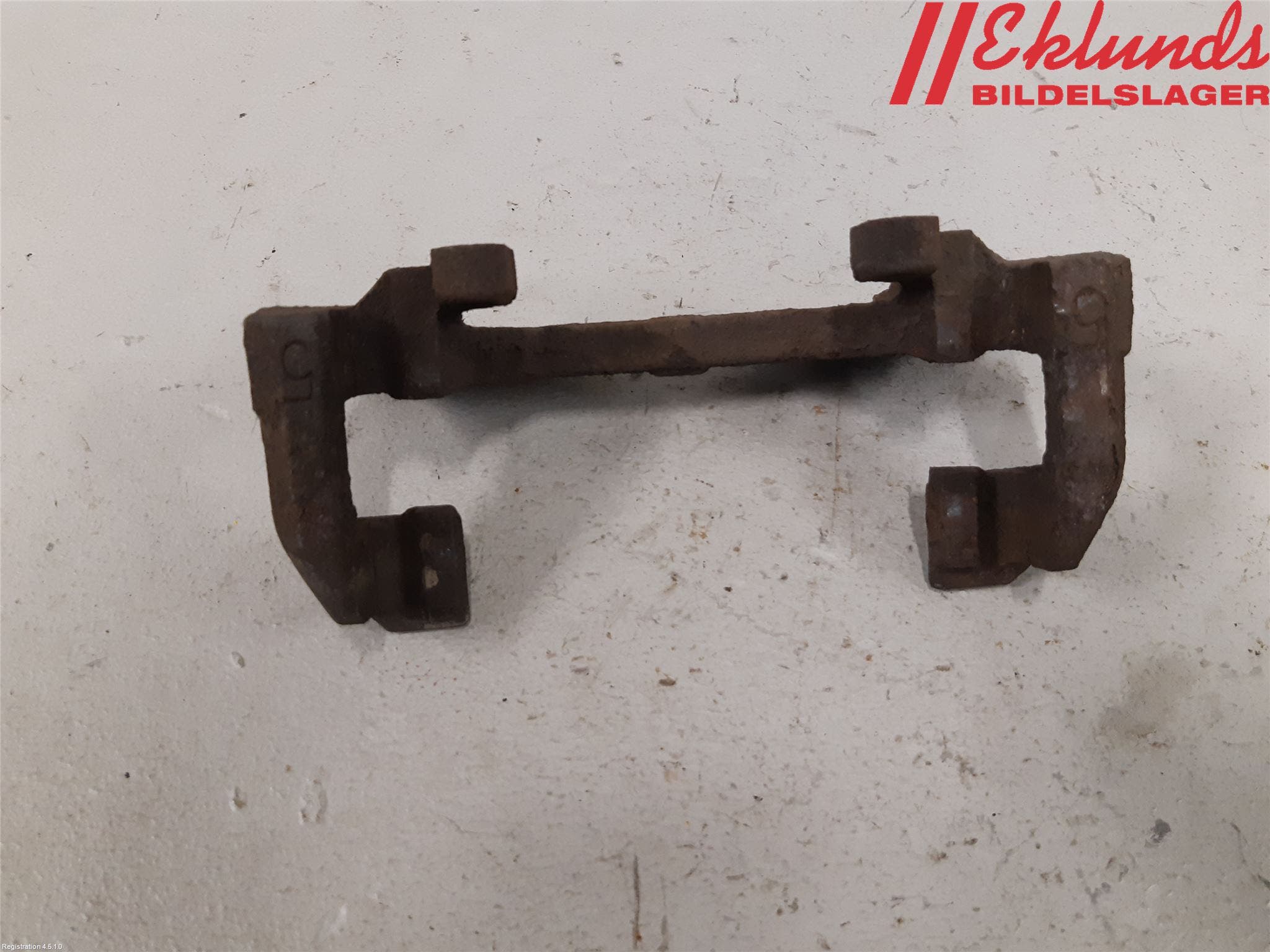 Toyota YARIS XP130 12-14 Bromsokshållare