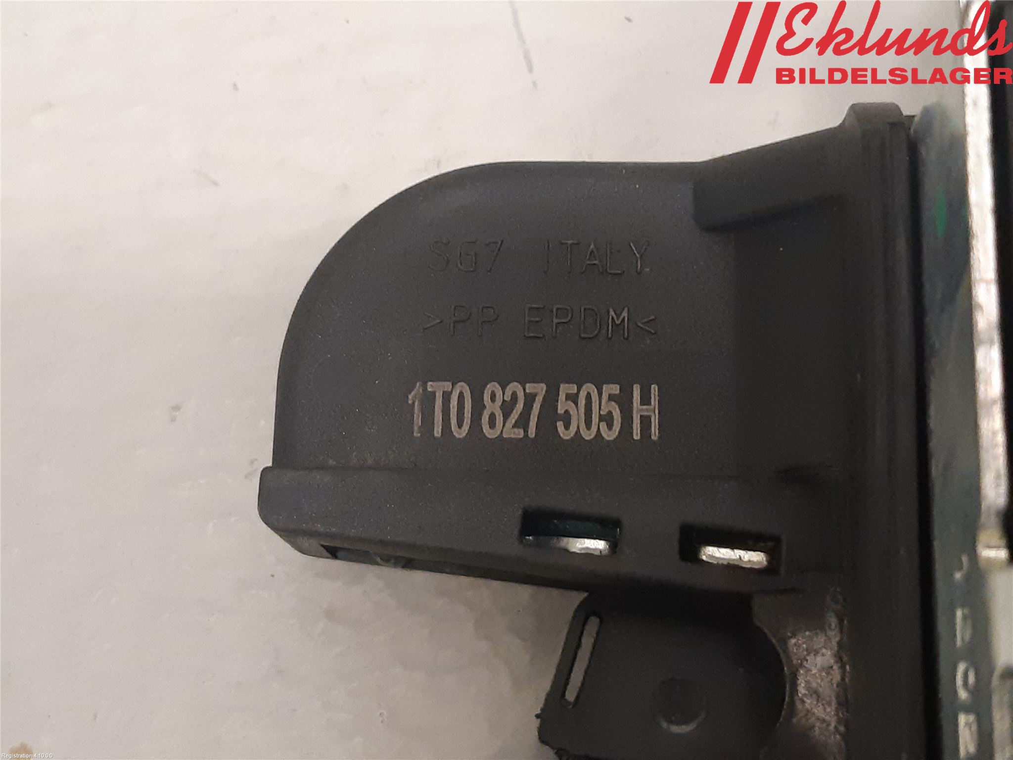 Volkswagen VW TOURAN 10-15 Låskista Baklucka