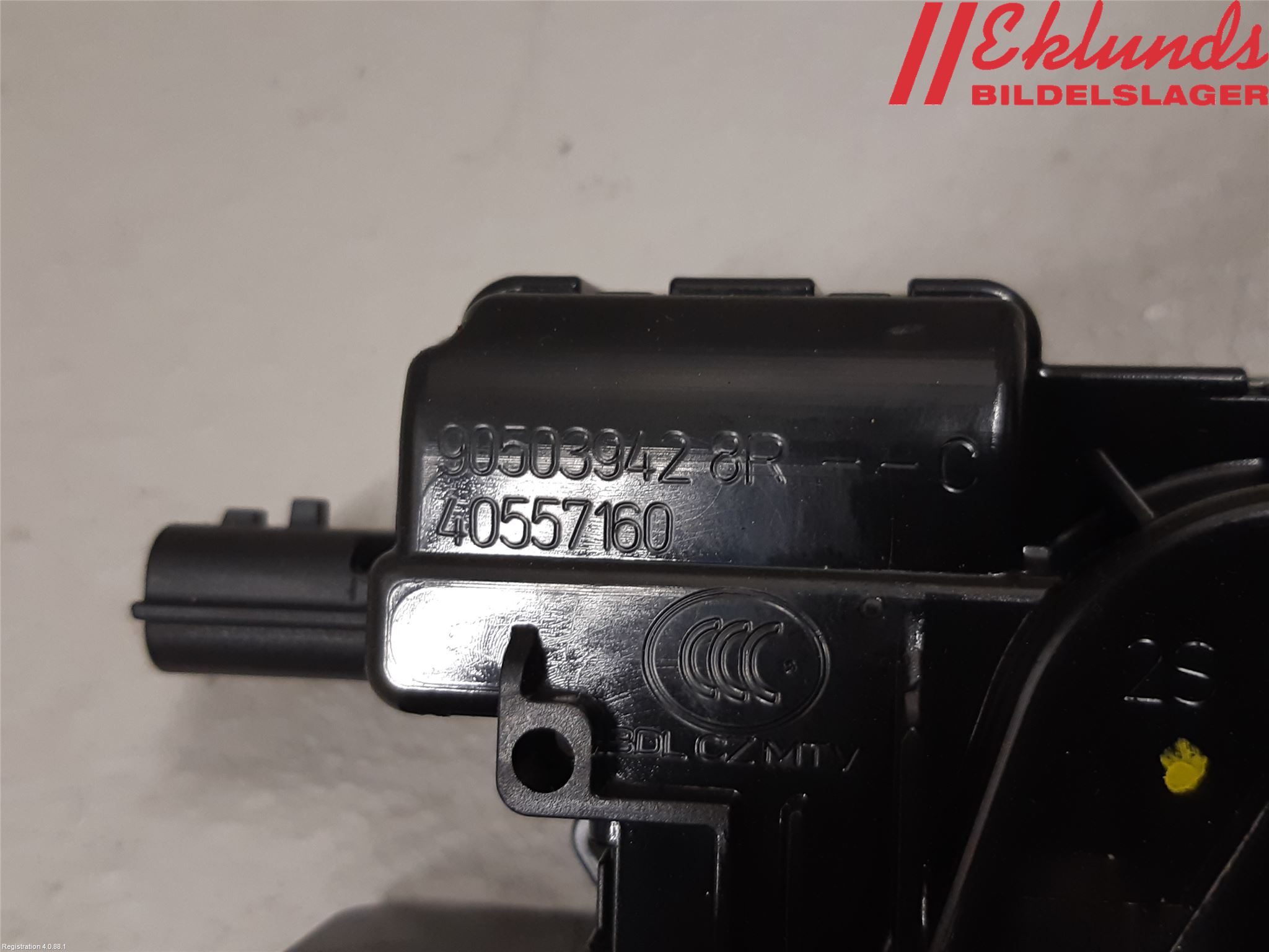 Dacia DUSTER 18-24 Låskista Baklucka