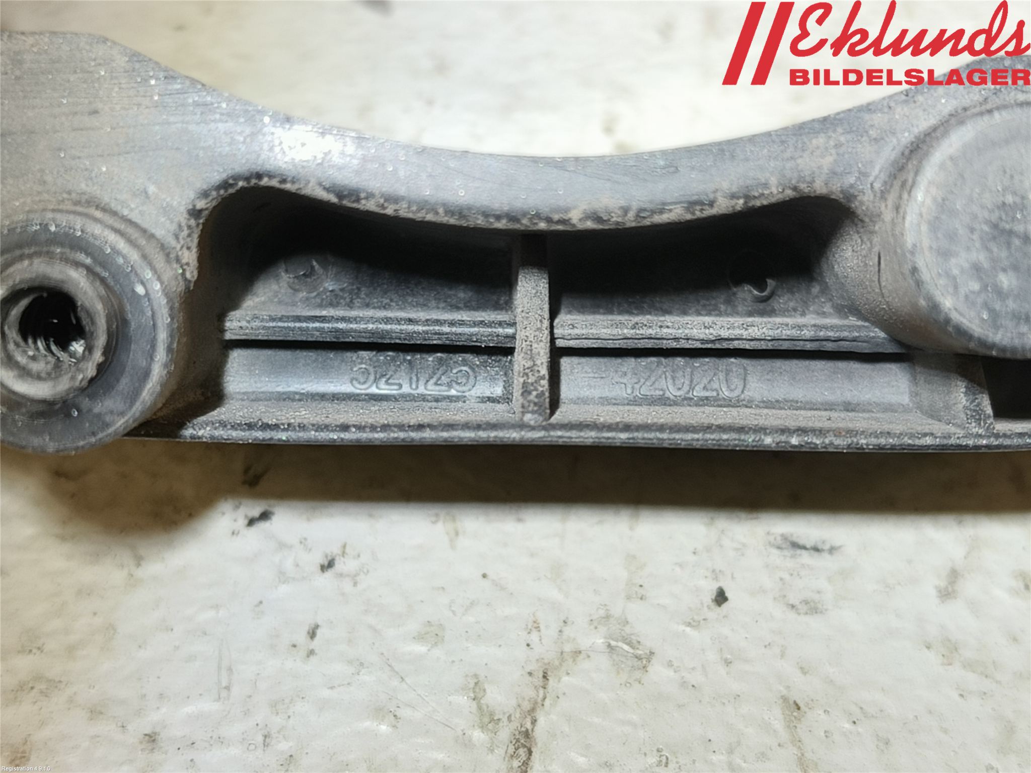 Toyota RAV 4 06-12 Dimljussarg Fram