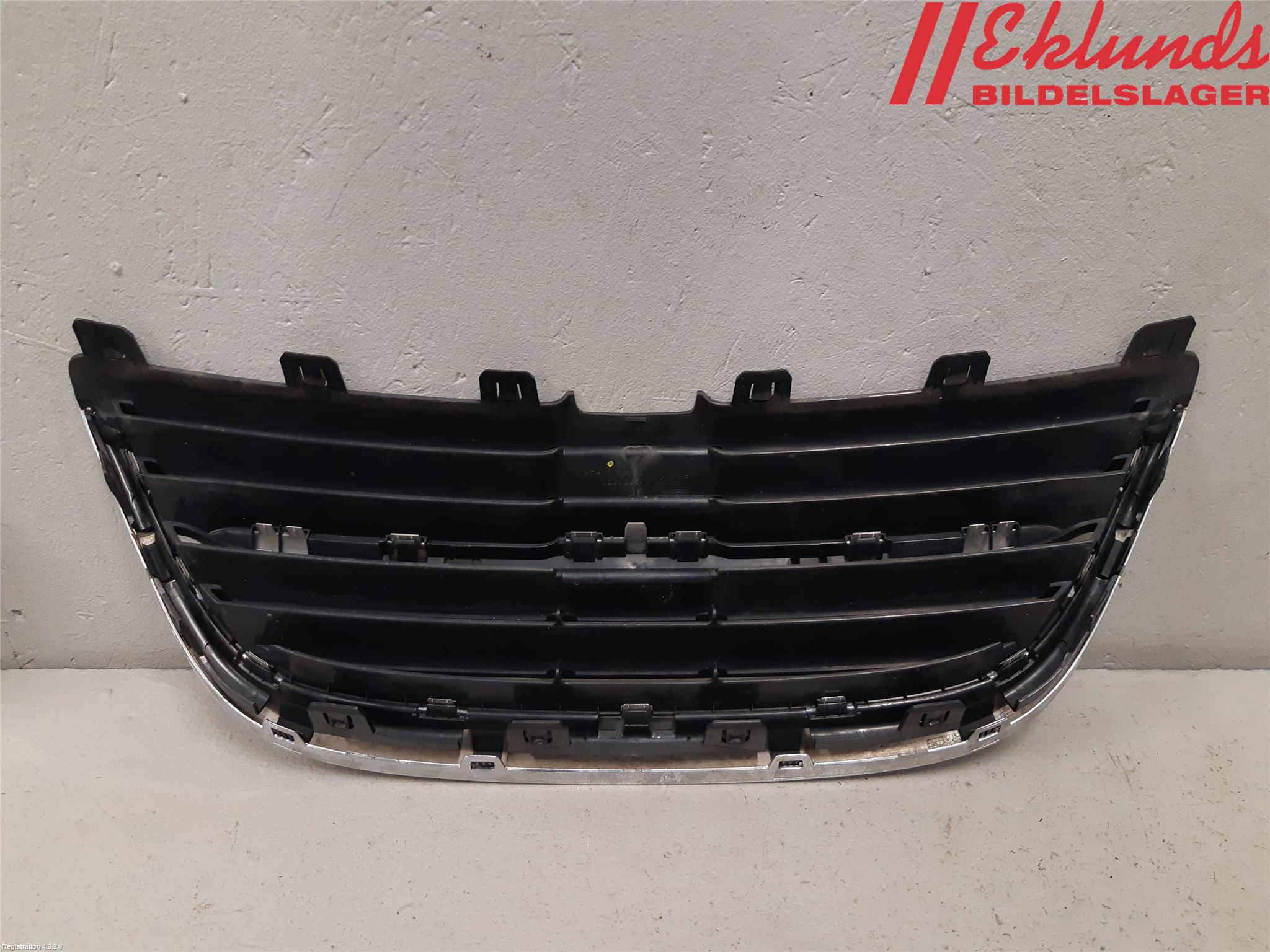 Saab 9-5     06-10 Grilldel Mitt