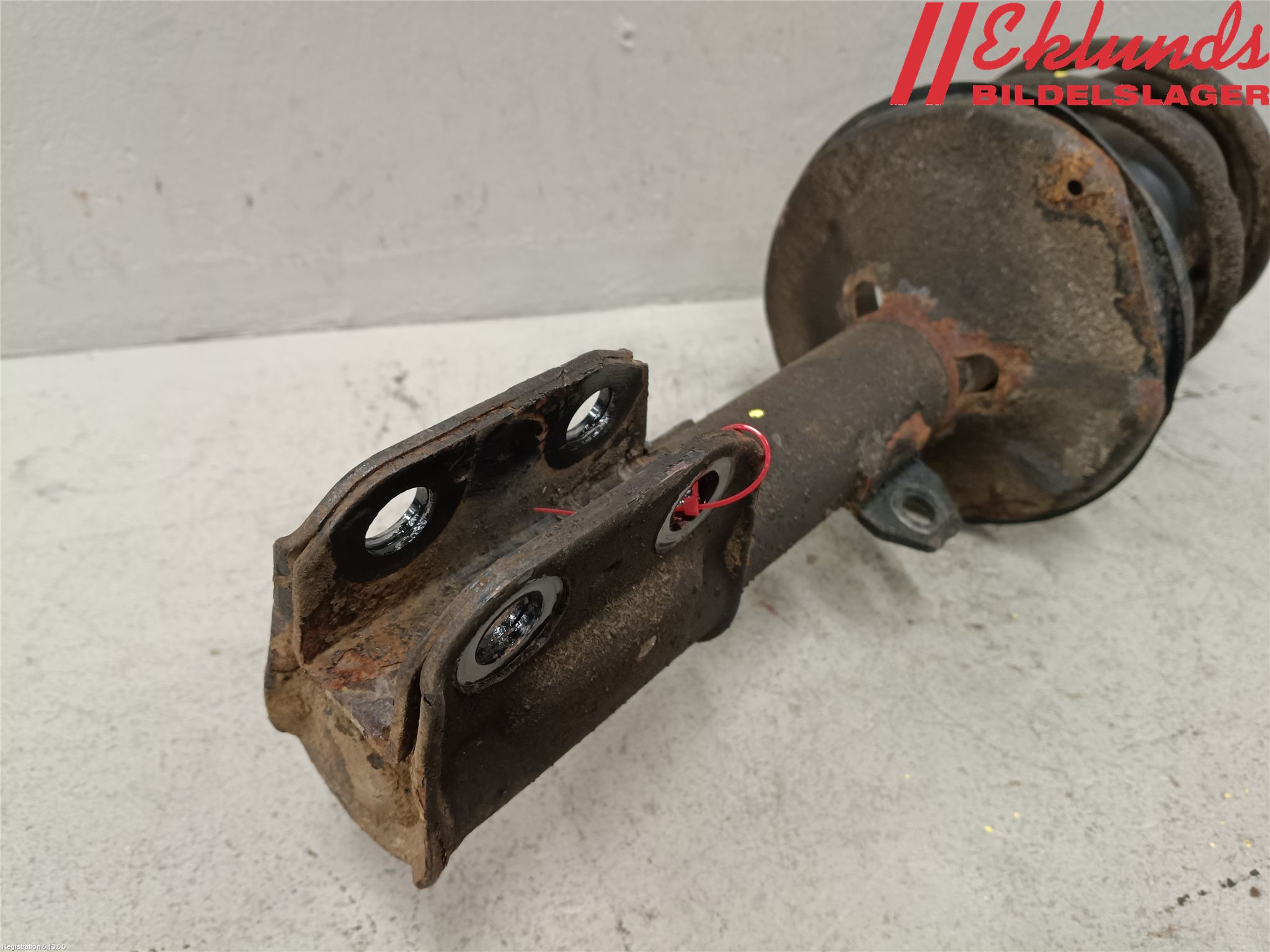 Toyota AVENSIS 07-08 Fjäderben Fram Vänster
