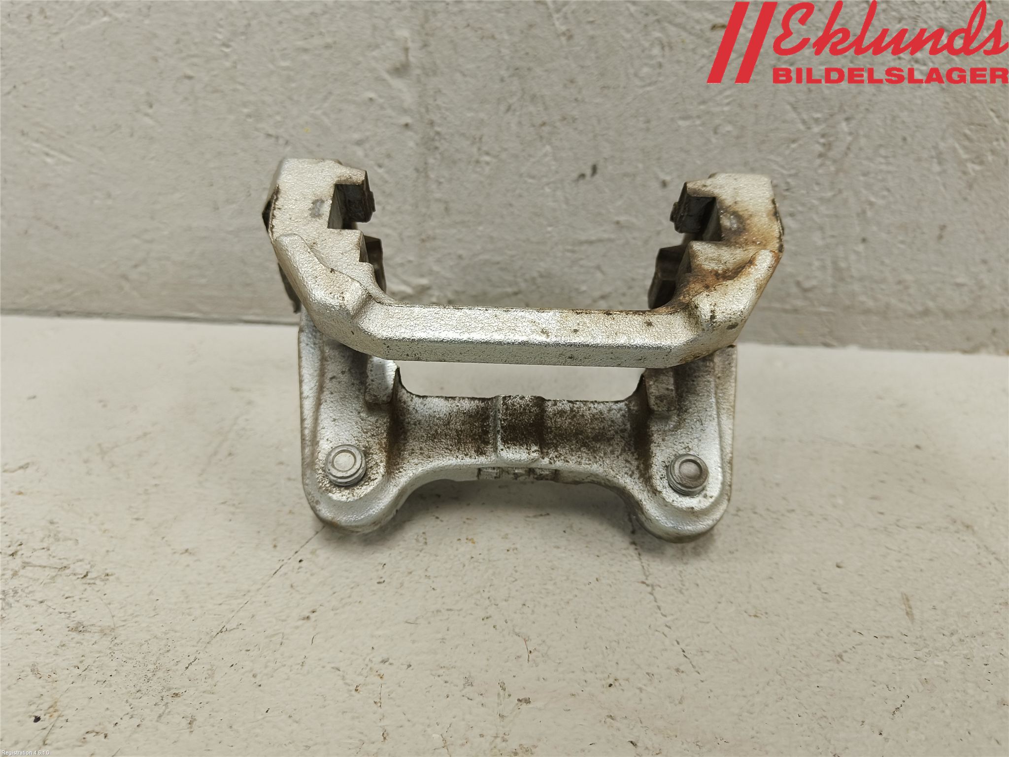 Toyota RAV4 19- Bromsokshållare