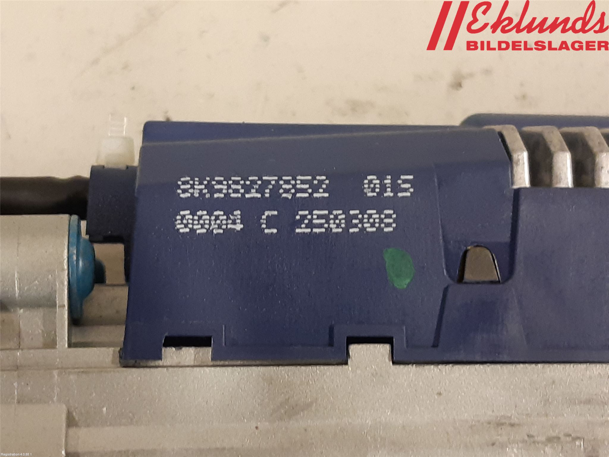 Audi A4/S4 08-11 Bakluckeöppnare Automatisk