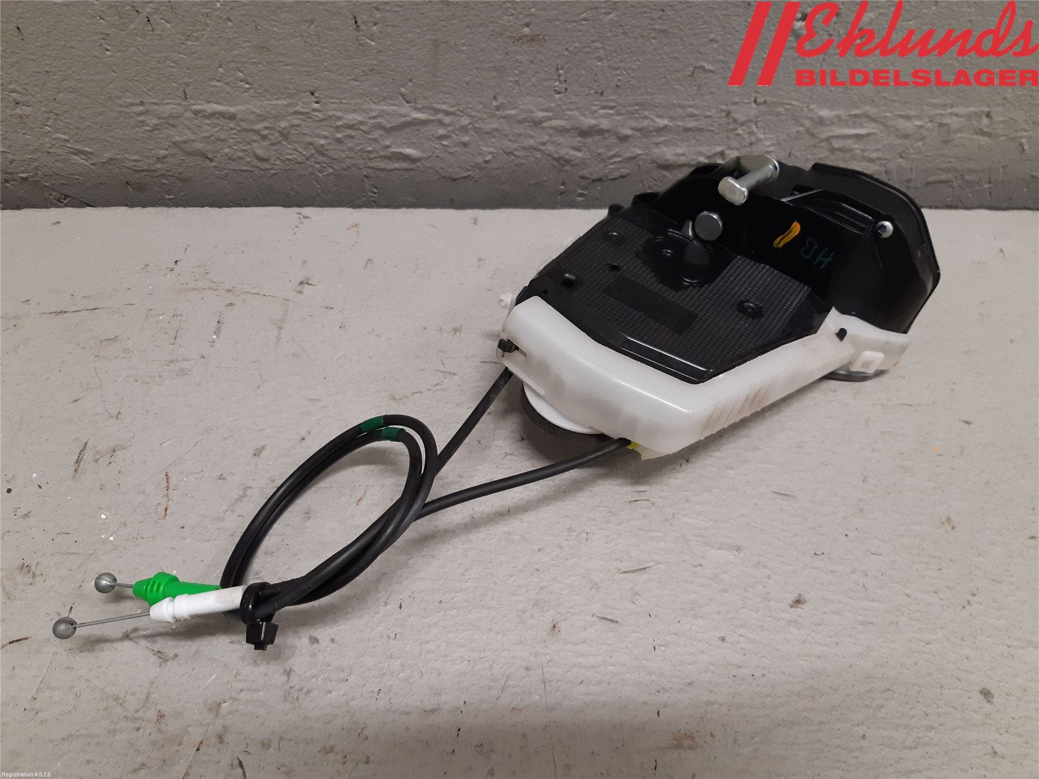 Toyota YARIS XP130 12-14 Låskista-Dörrlås