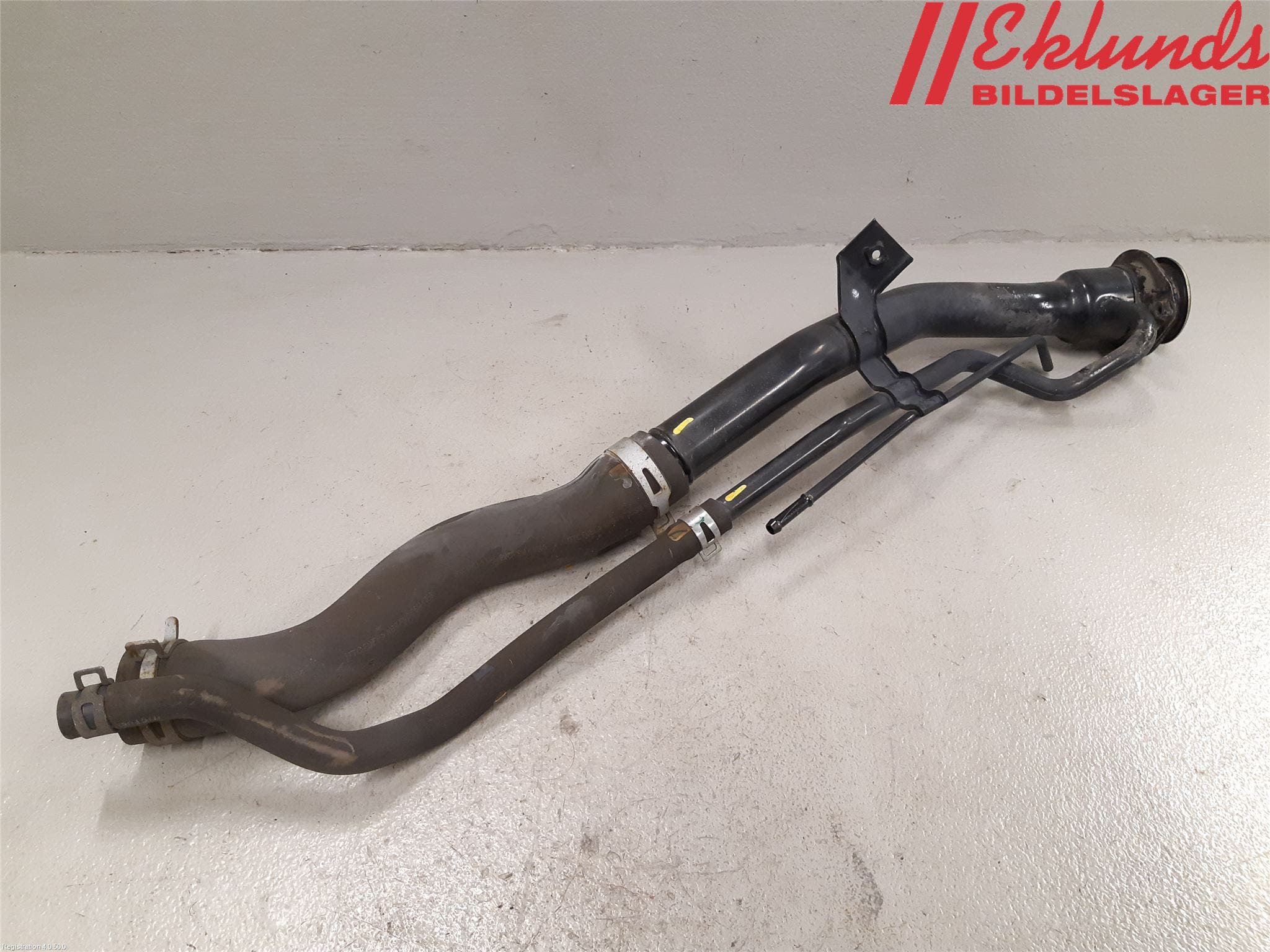 Mitsubishi L200 06-15 Bränslepåfyllnrör-Slang