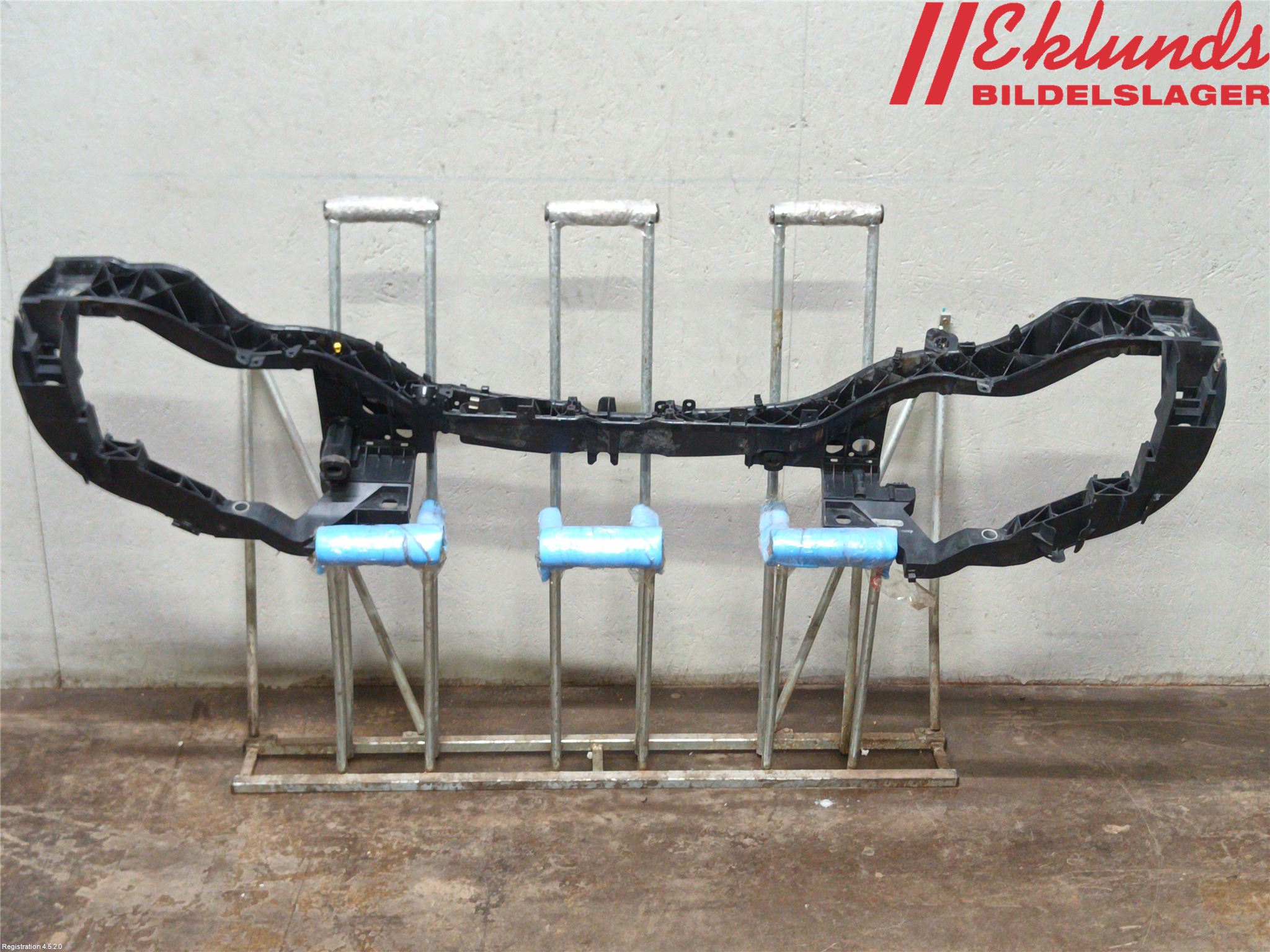 Ford FOCUS 11-14 Front Huvlåsplåt-Balk