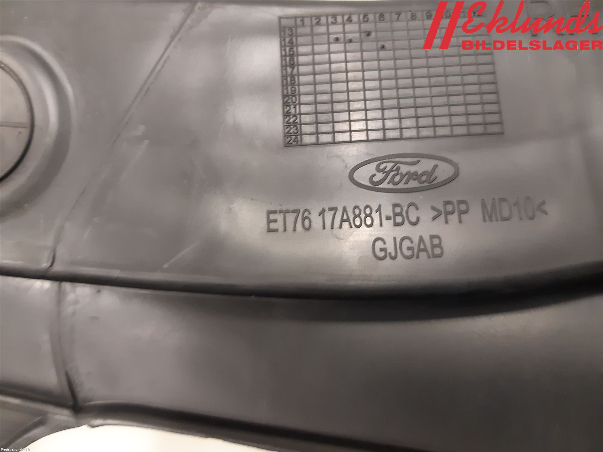 Ford TRANSIT/TOURNEO COURIER 13-23 Stötfångarfäste Bak Hö