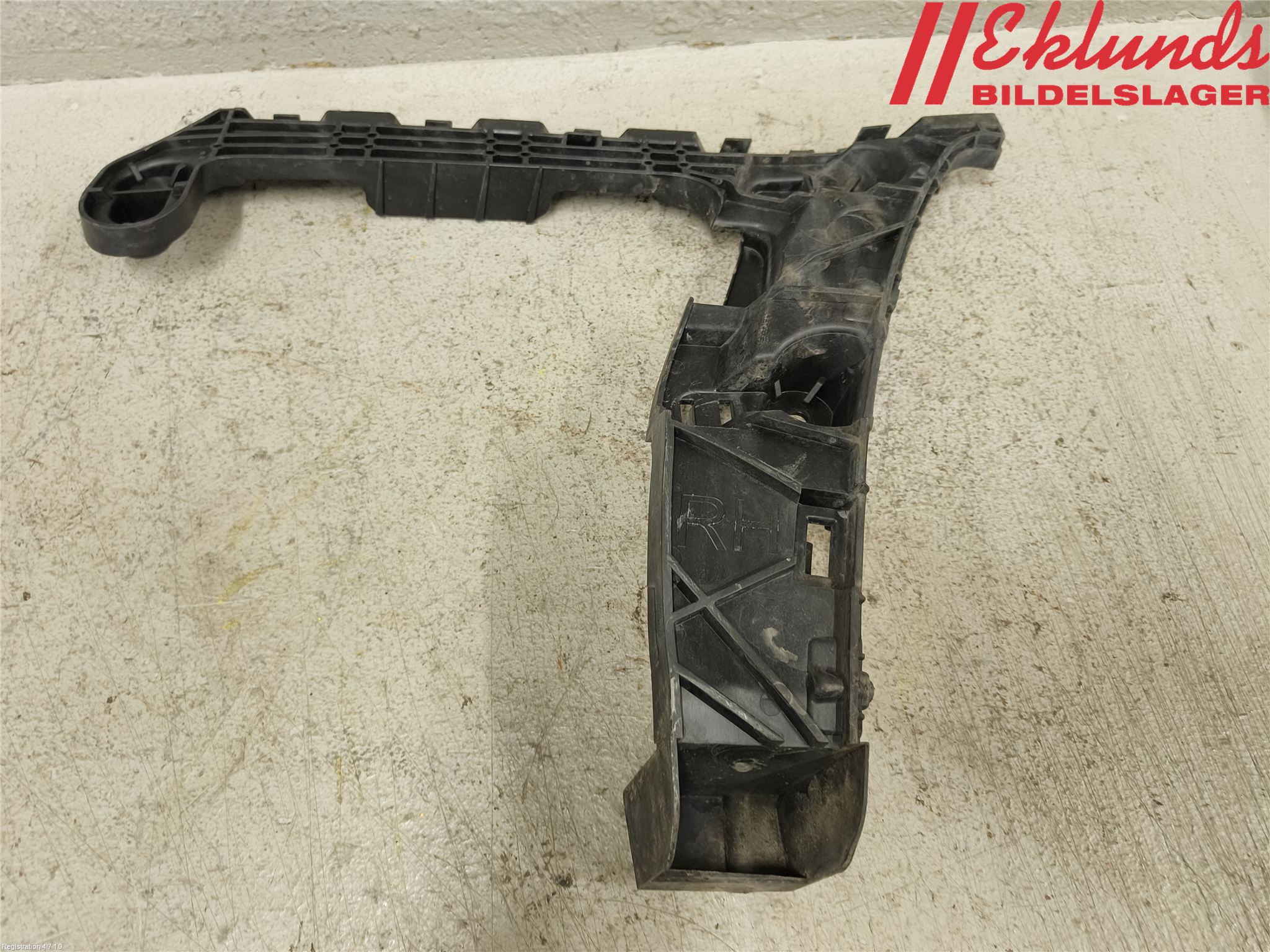 Audi A4/S4 B9 16-19 Stötfångarfäste Bak Hö