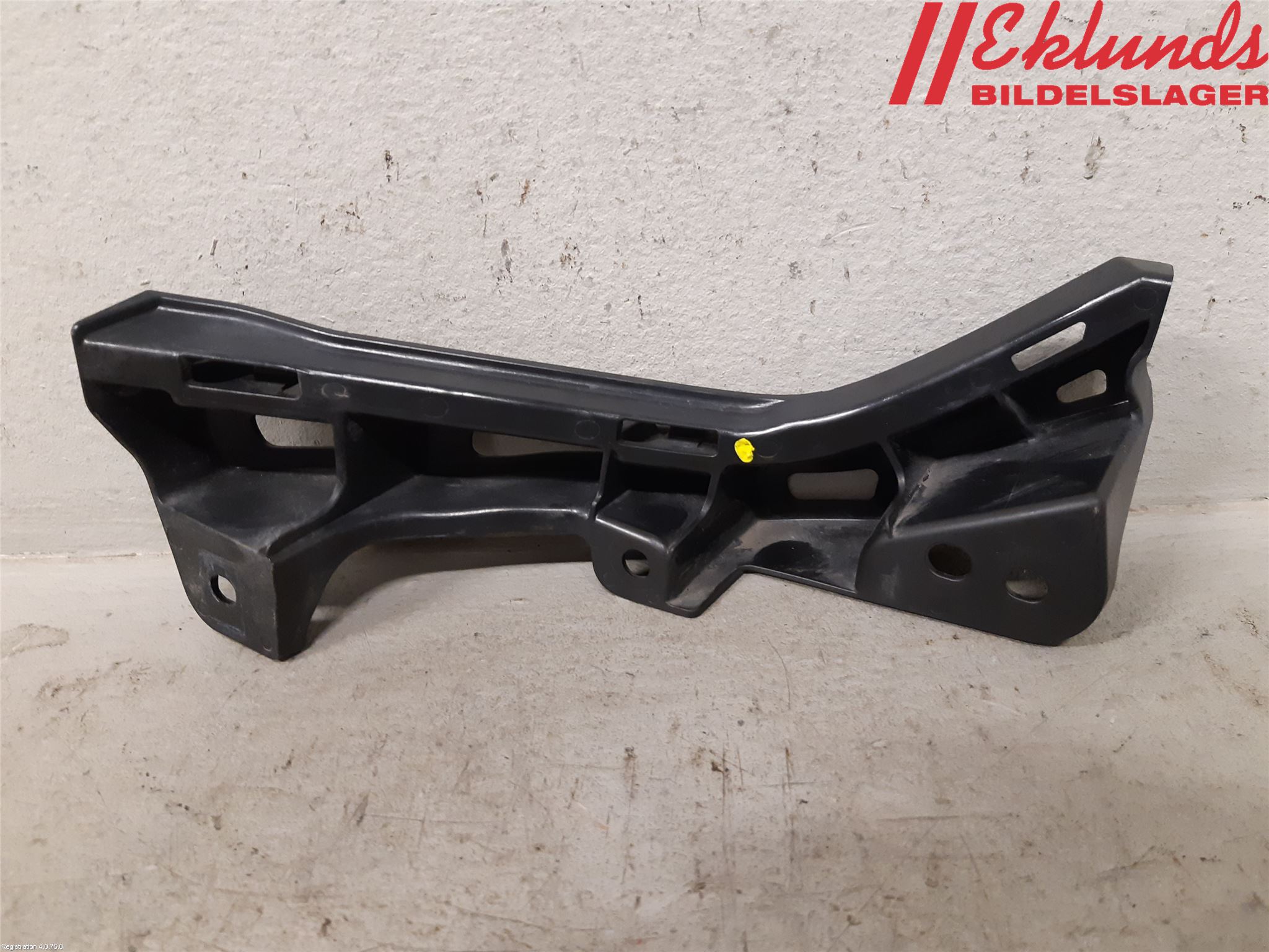 Suzuki SWIFT 17-24 Stötfångarfäste Fram Vä