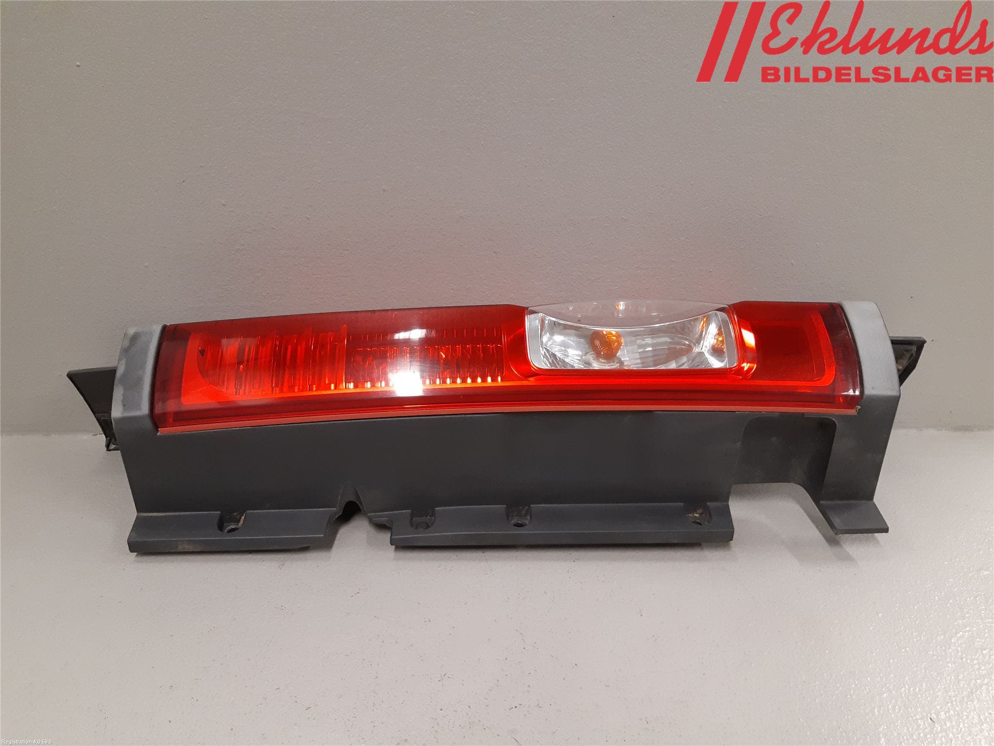 Opel VIVARO 01-14 Bakljus Höger