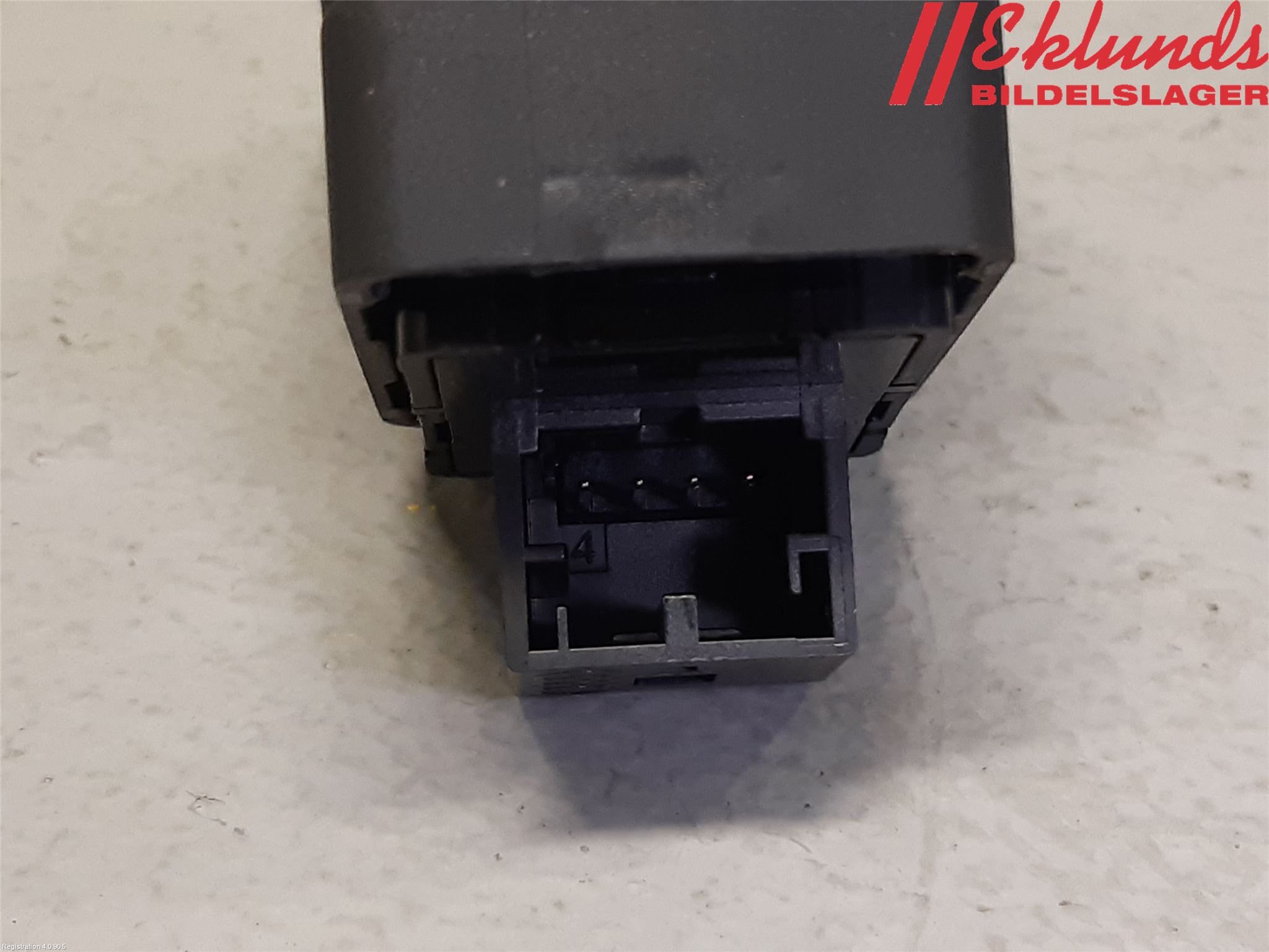 Audi A6 F2/C8 19- Strömställare Baklucka