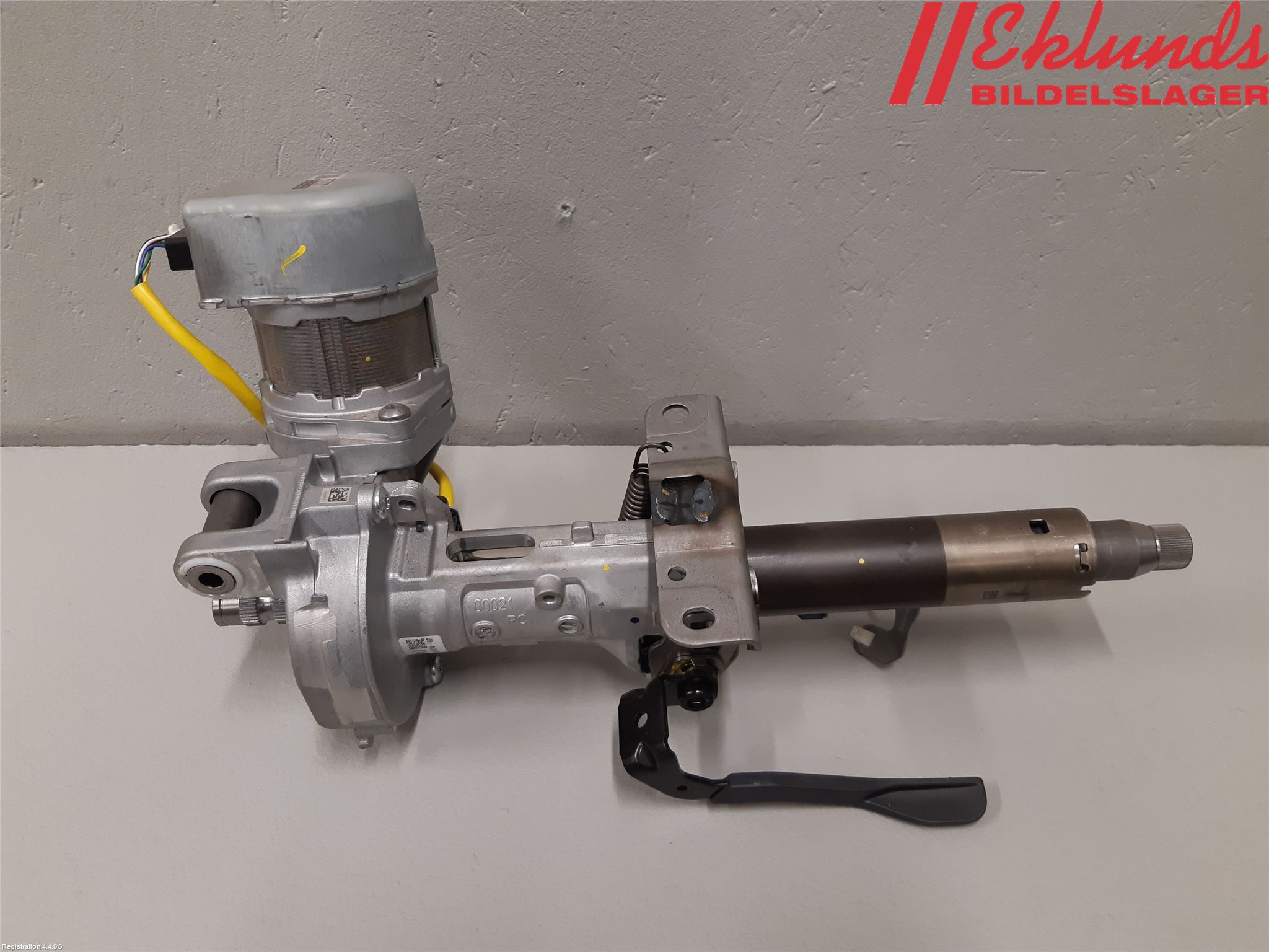 Toyota YARIS XP21 20- Rattaxelagg Med Inb Servo
