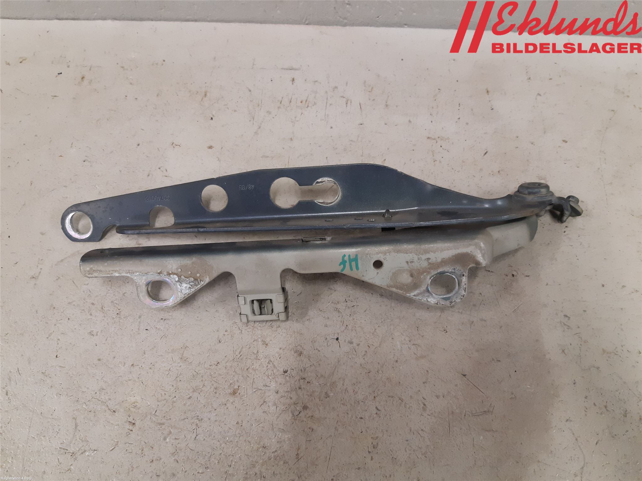 Volvo V70 05-08 Gasfjäder Motorhuv