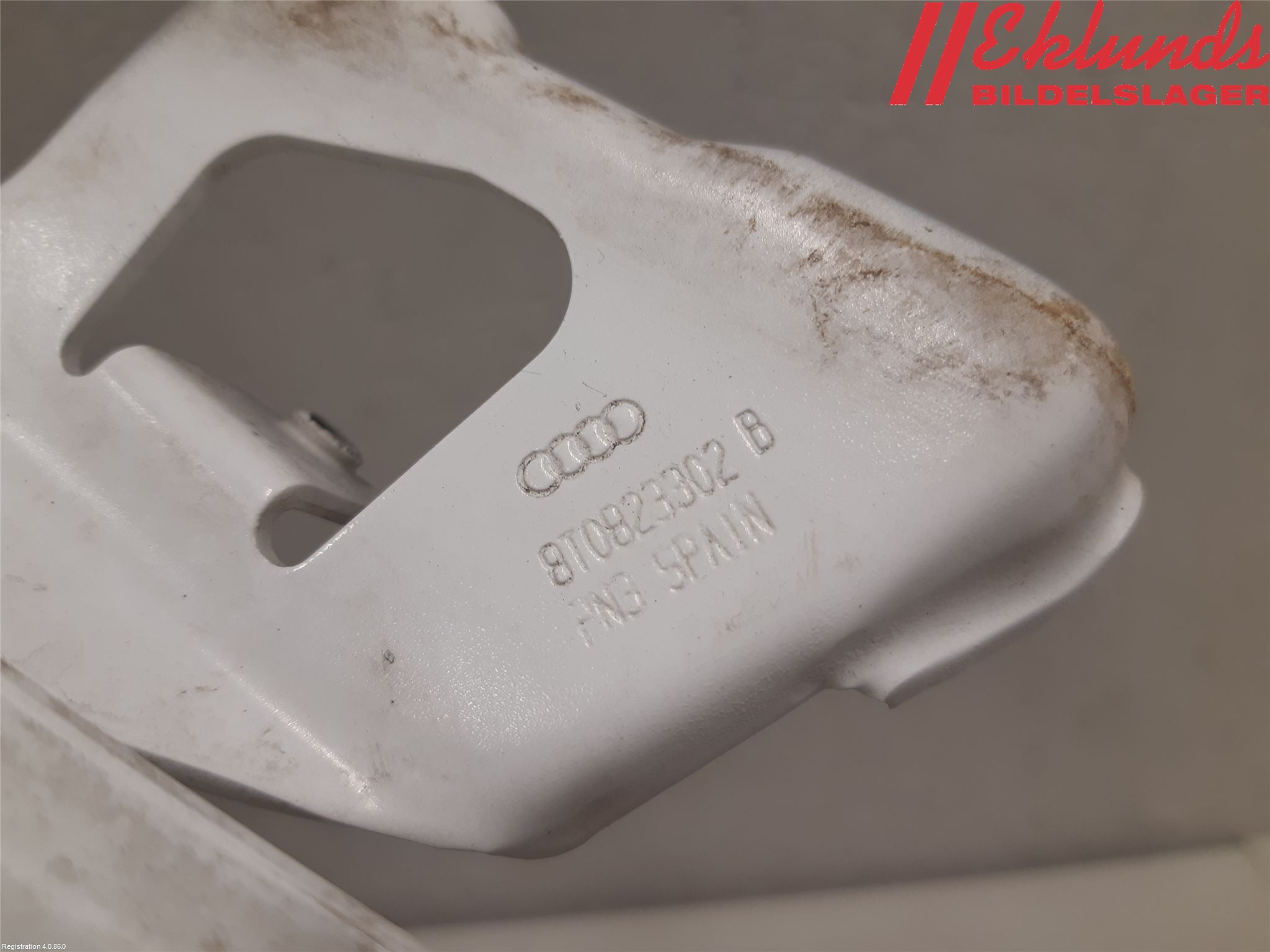 Audi A5 07-16 Huvgångjärn