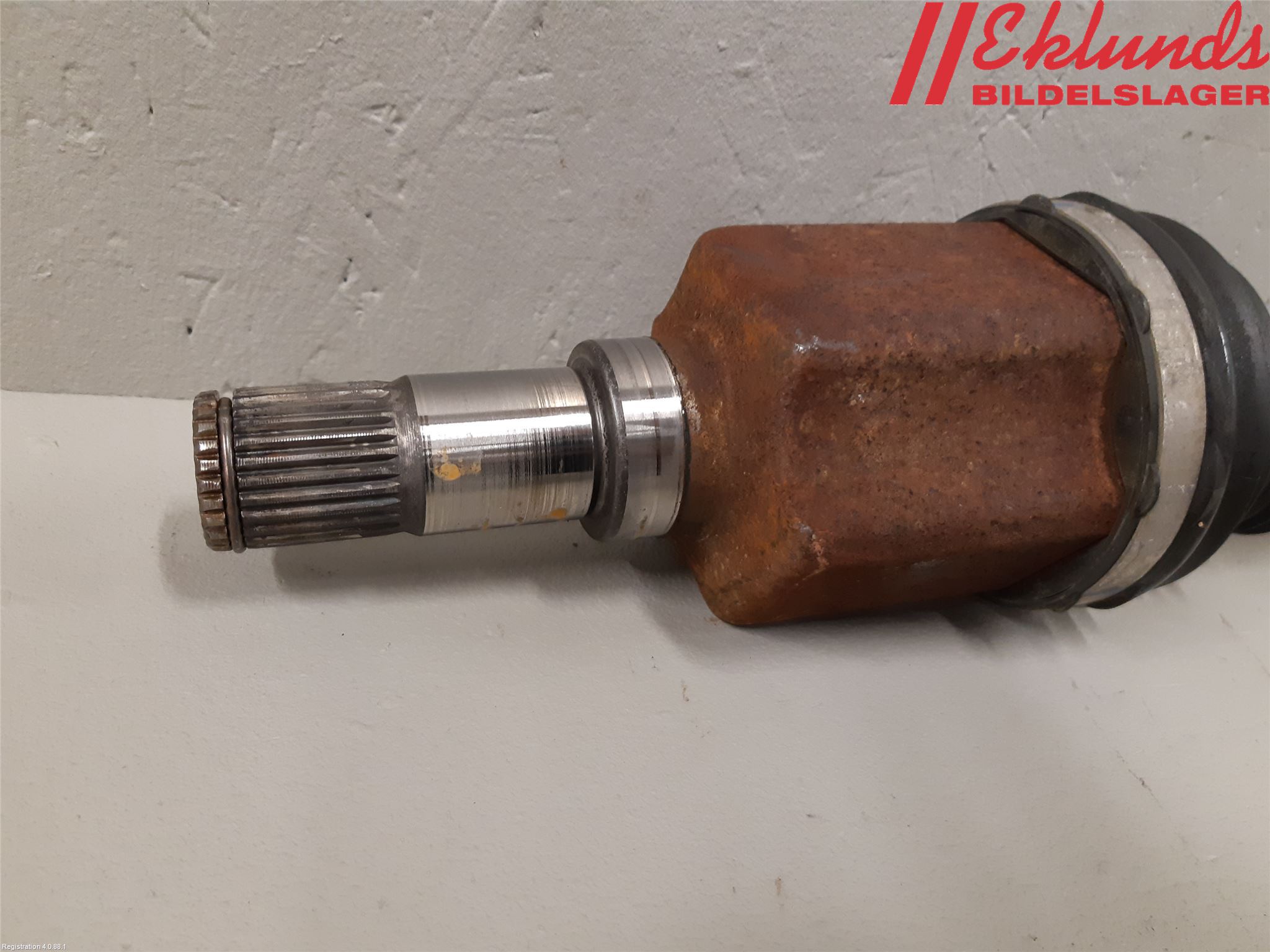 Ford TRANSIT CONNECT 09-13 Drivaxel Fram Vänster