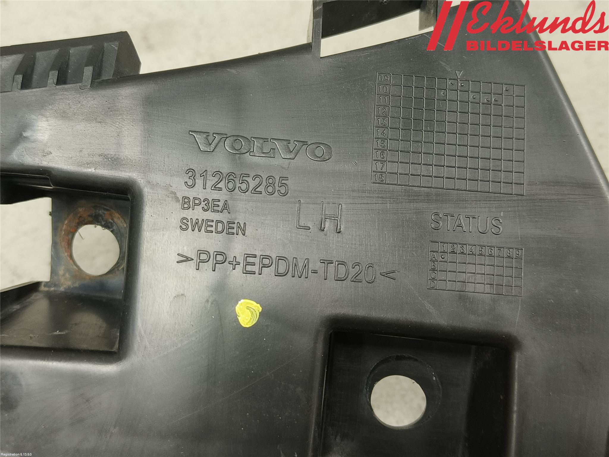 Volvo V60 11-13 Stötfångarfäste Bak Vä