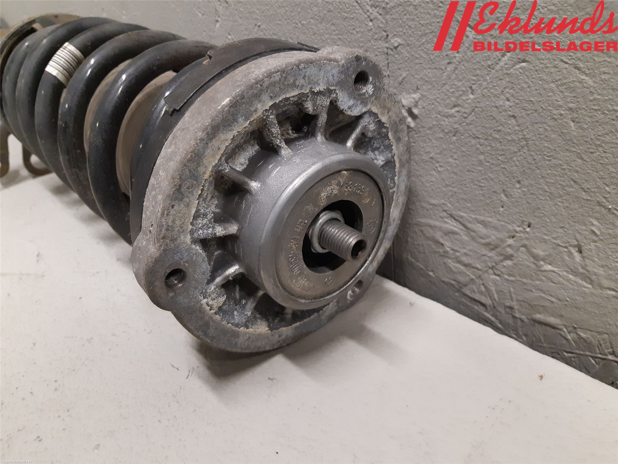 BMW 5 F10/F11/F18 09-17 Fjäderben Fram Vänster