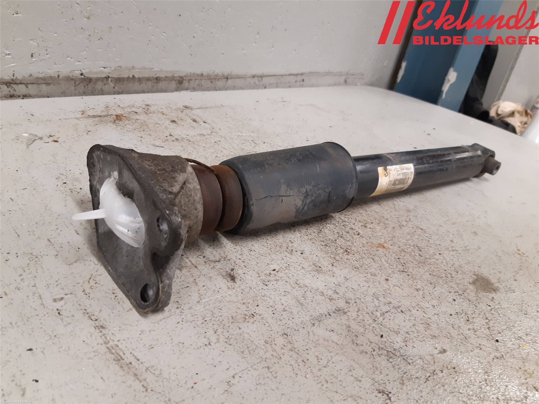 BMW 4 F32/F33/F82/F83 13-20 Stötdämpare Bak