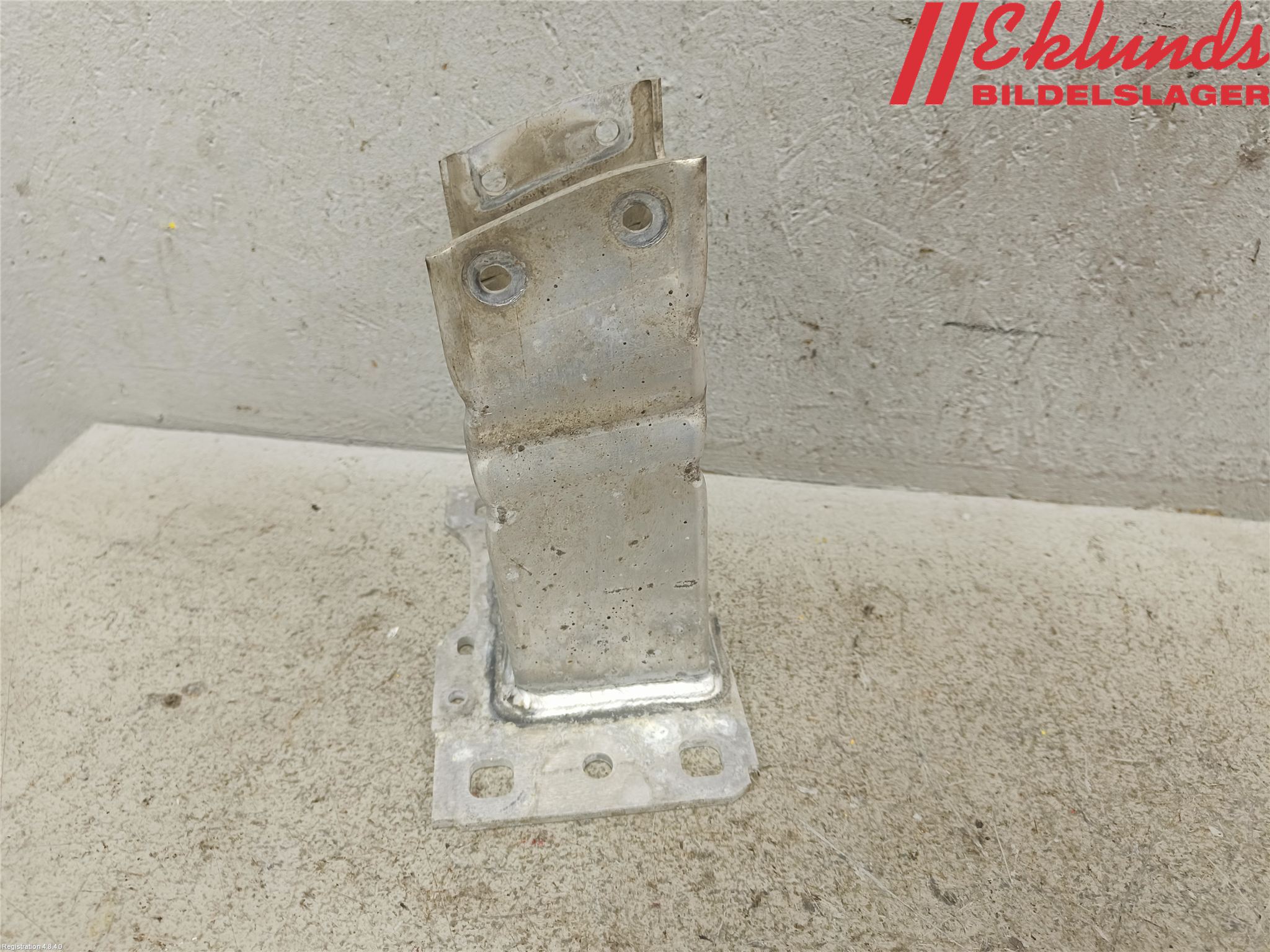 Audi A4/S4 B9 16-19 Stötfångarbärjärn Fram