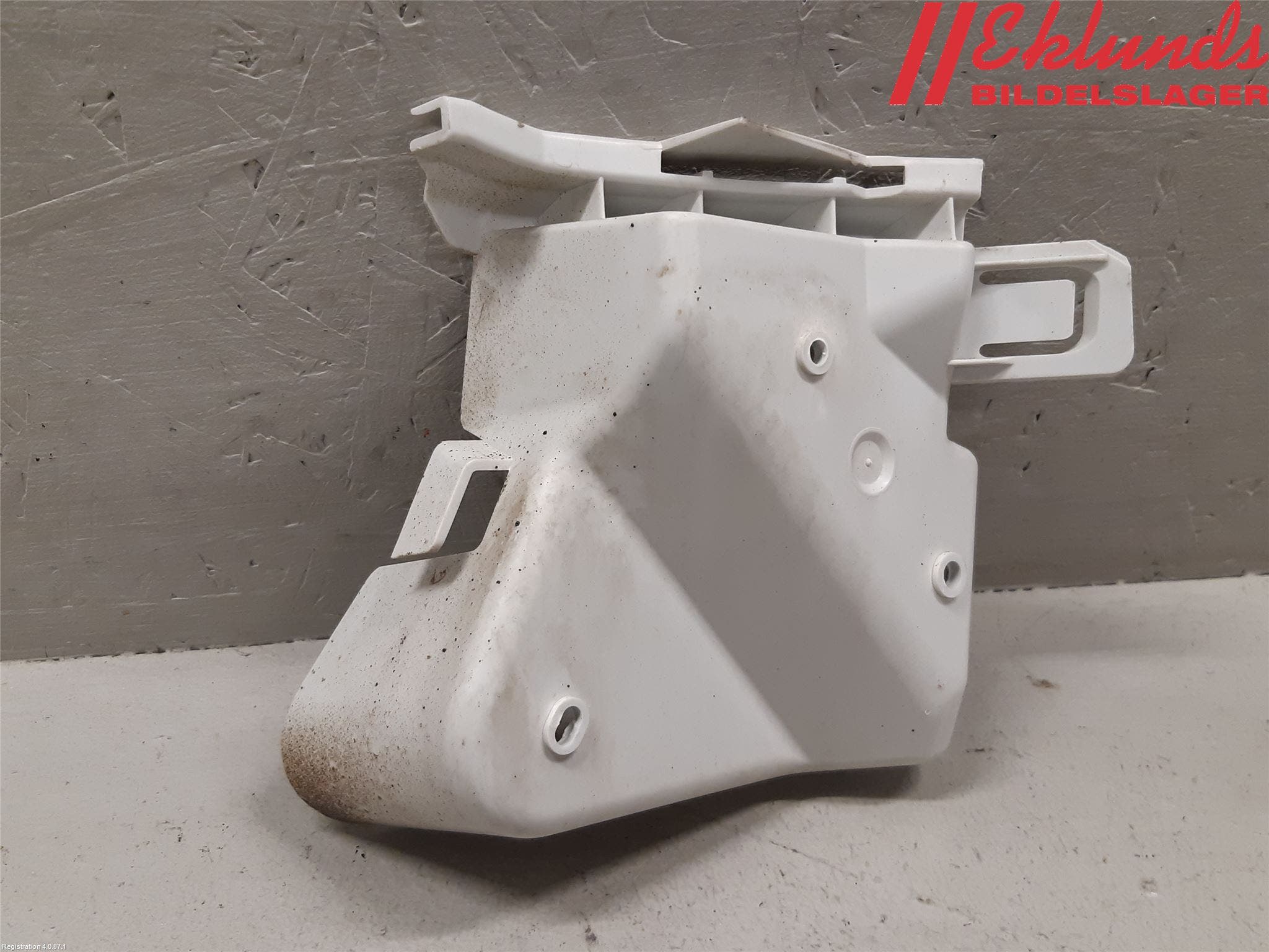 Ford FOCUS 15-18 Stötfångarfäste Bak Vä