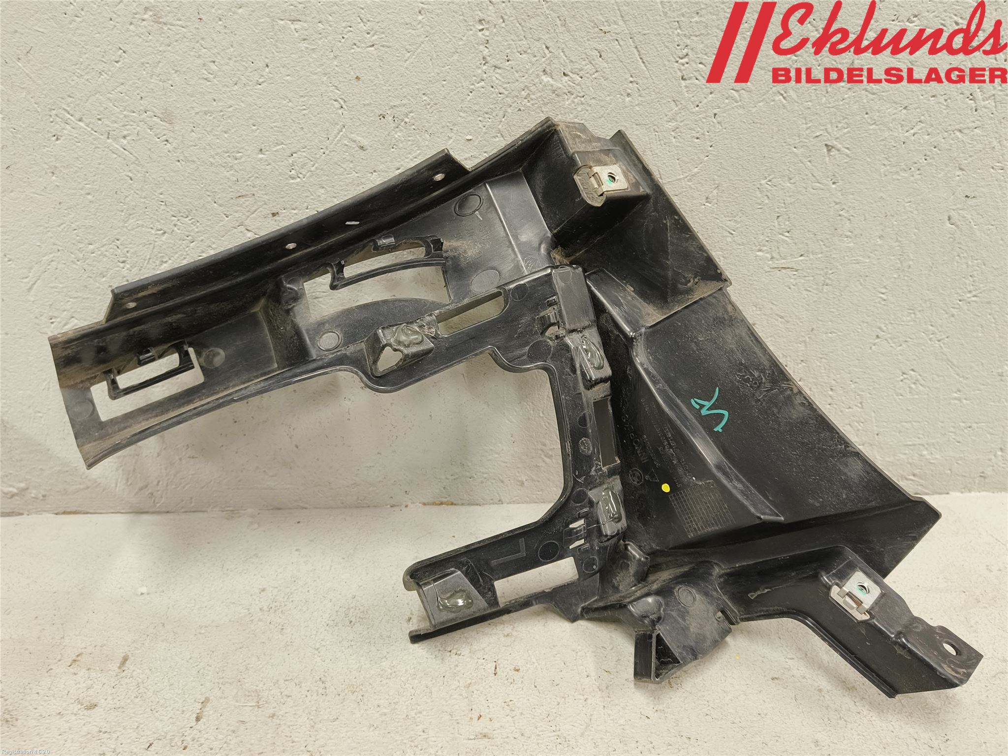BMW 2 F22/F23/F87 Coupé/Cab 13-21 Stötfångarfäste Fram Vä