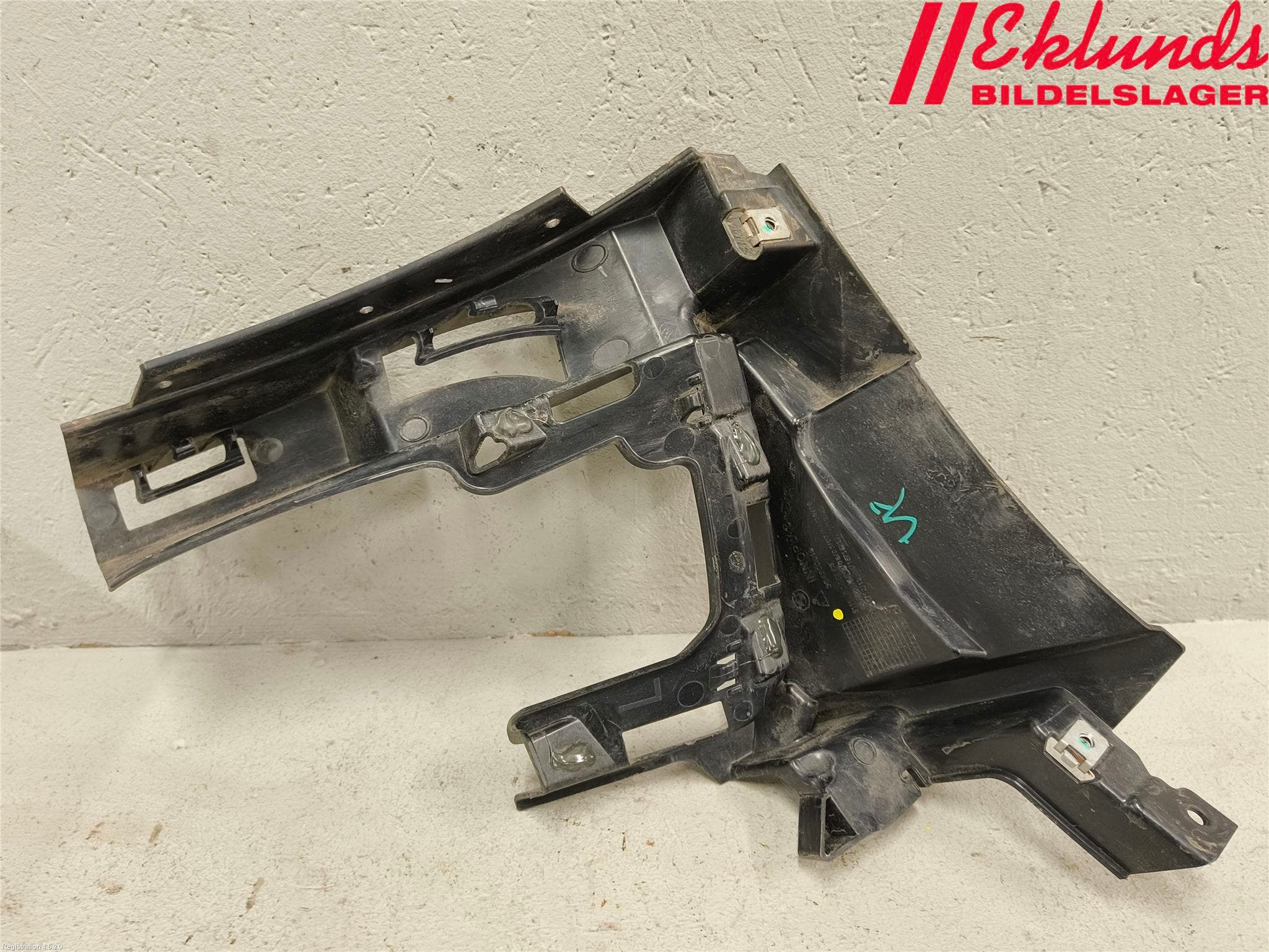 BMW 2 F22/F23/F87 Coupé/Cab 13-21 Stötfångarfäste Fram Vä