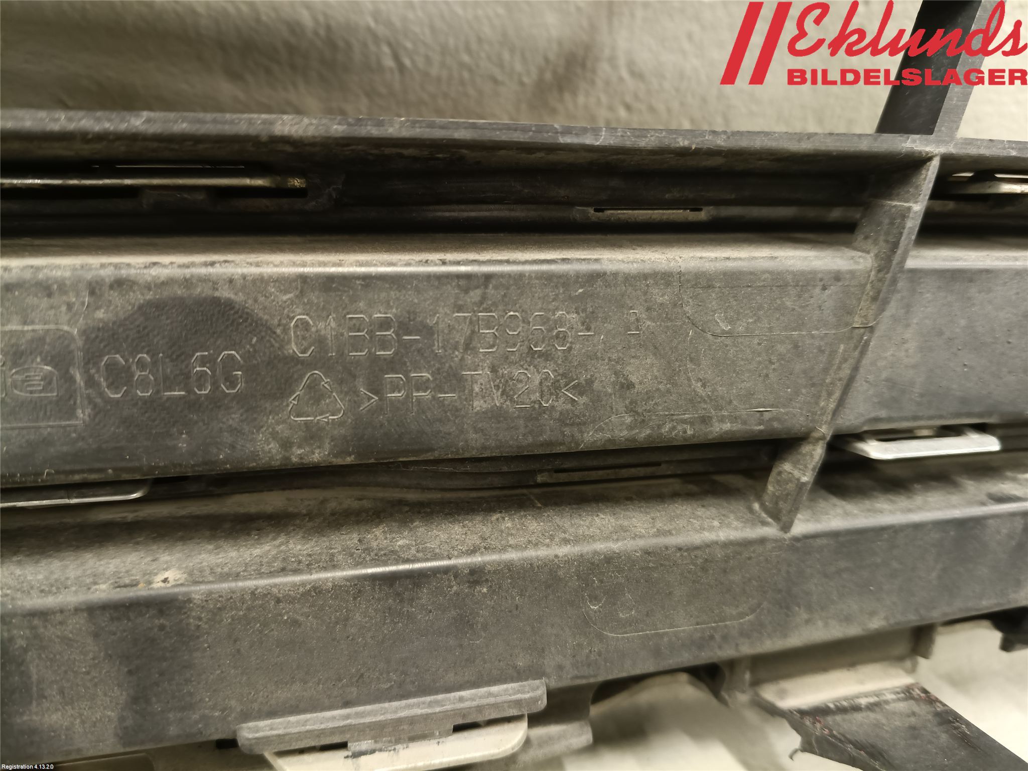 Ford FIESTA 13-17 Grill Komp