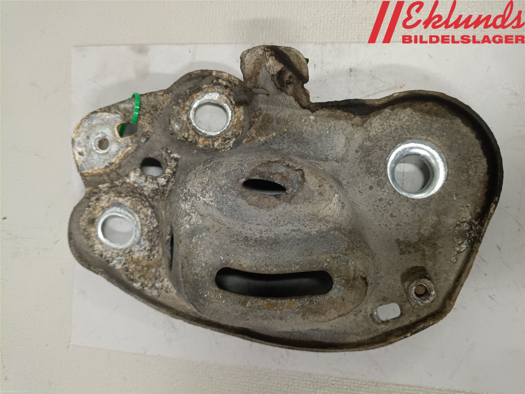 Volvo XC70 01-04 Bakaxel Fäste