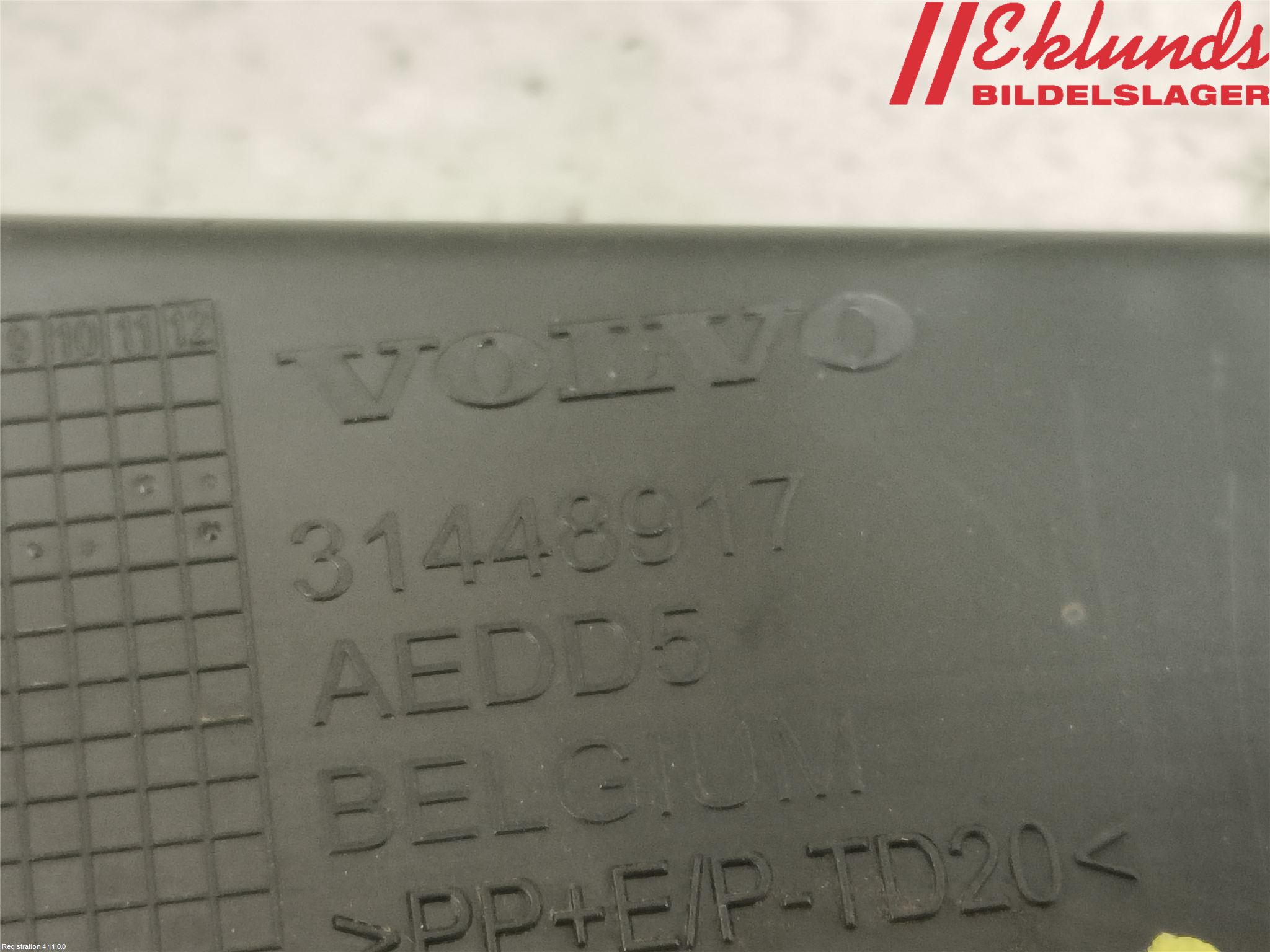 Volvo V60 19- Skärmfäste Fram Hö