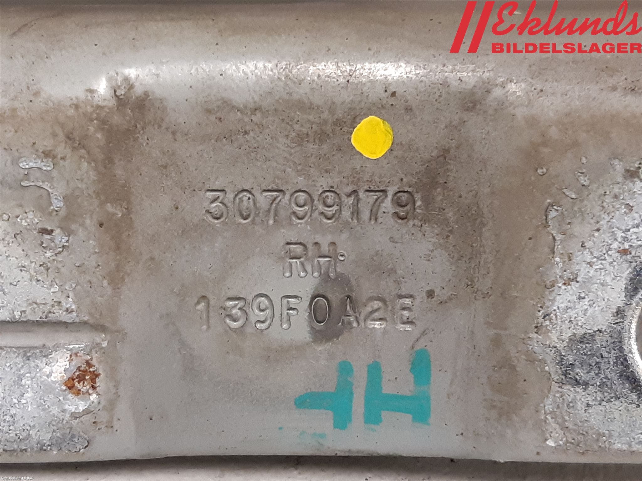 Volvo V60 11-13 Huvgångjärn