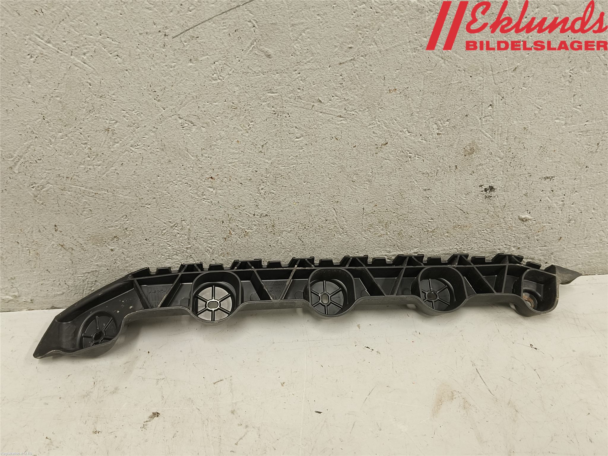 Skoda FABIA 15-21 Stötfångarfäste Bak Hö