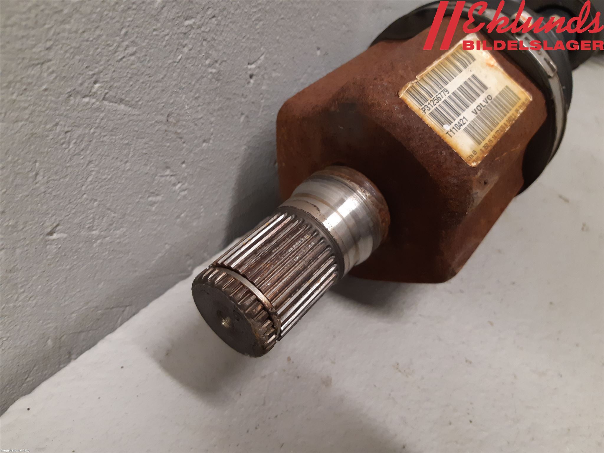 Volvo V70 08-13 Drivaxel Fram Vänster