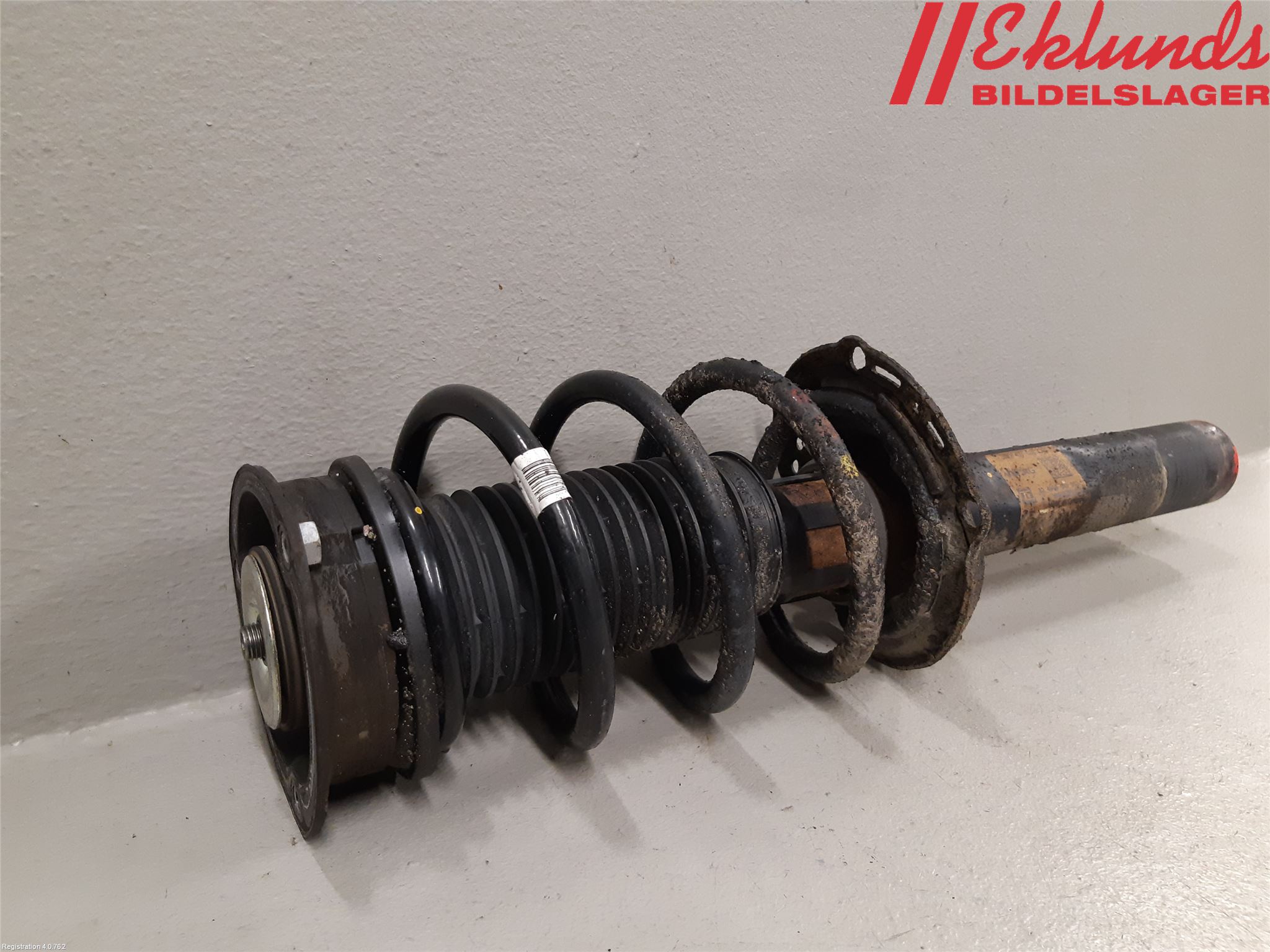 Volkswagen VW PASSAT 15-19 Fjäderben Fram Vänster