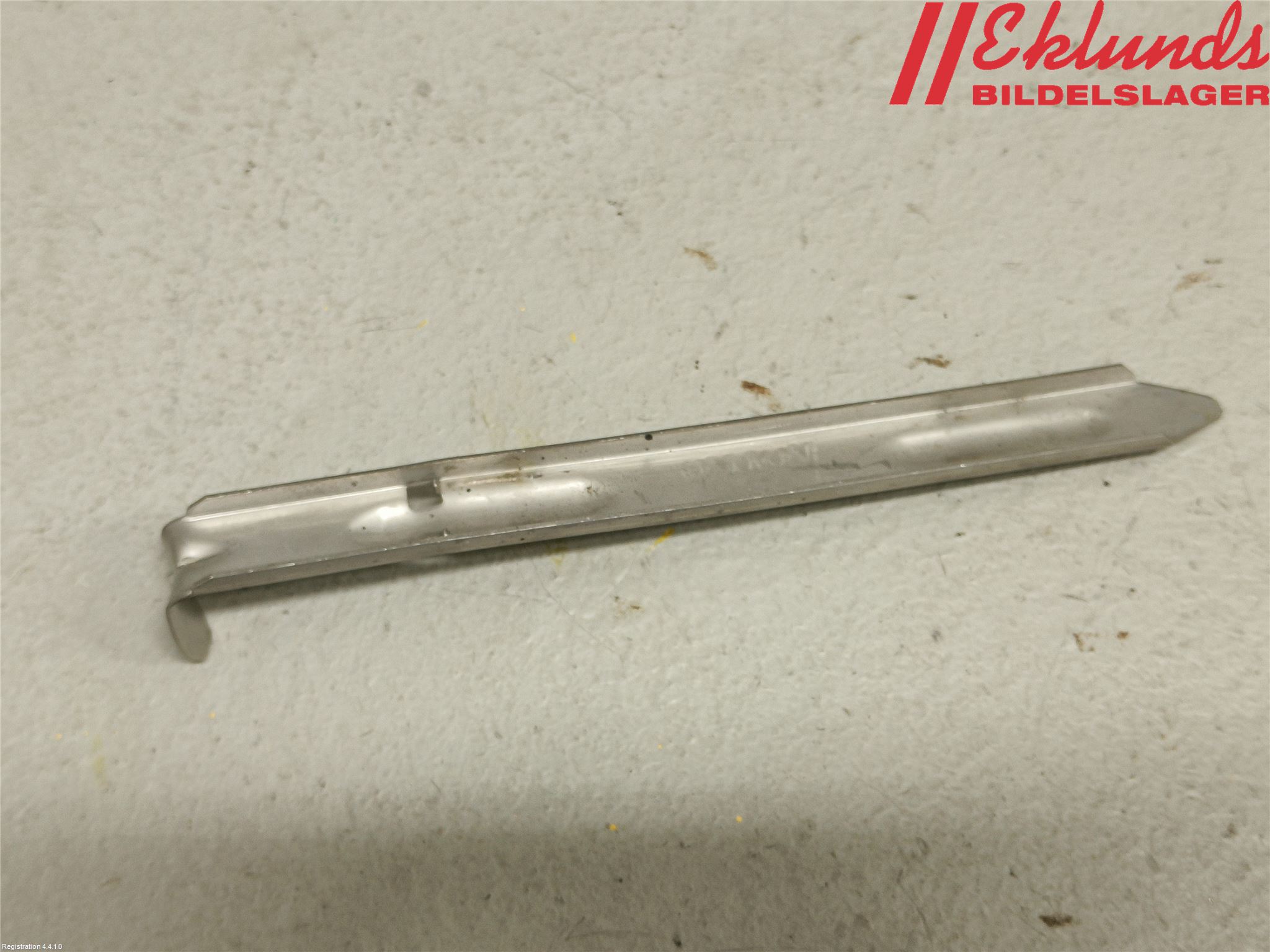 Volvo V70 08-13 Strålkast Fästsarg