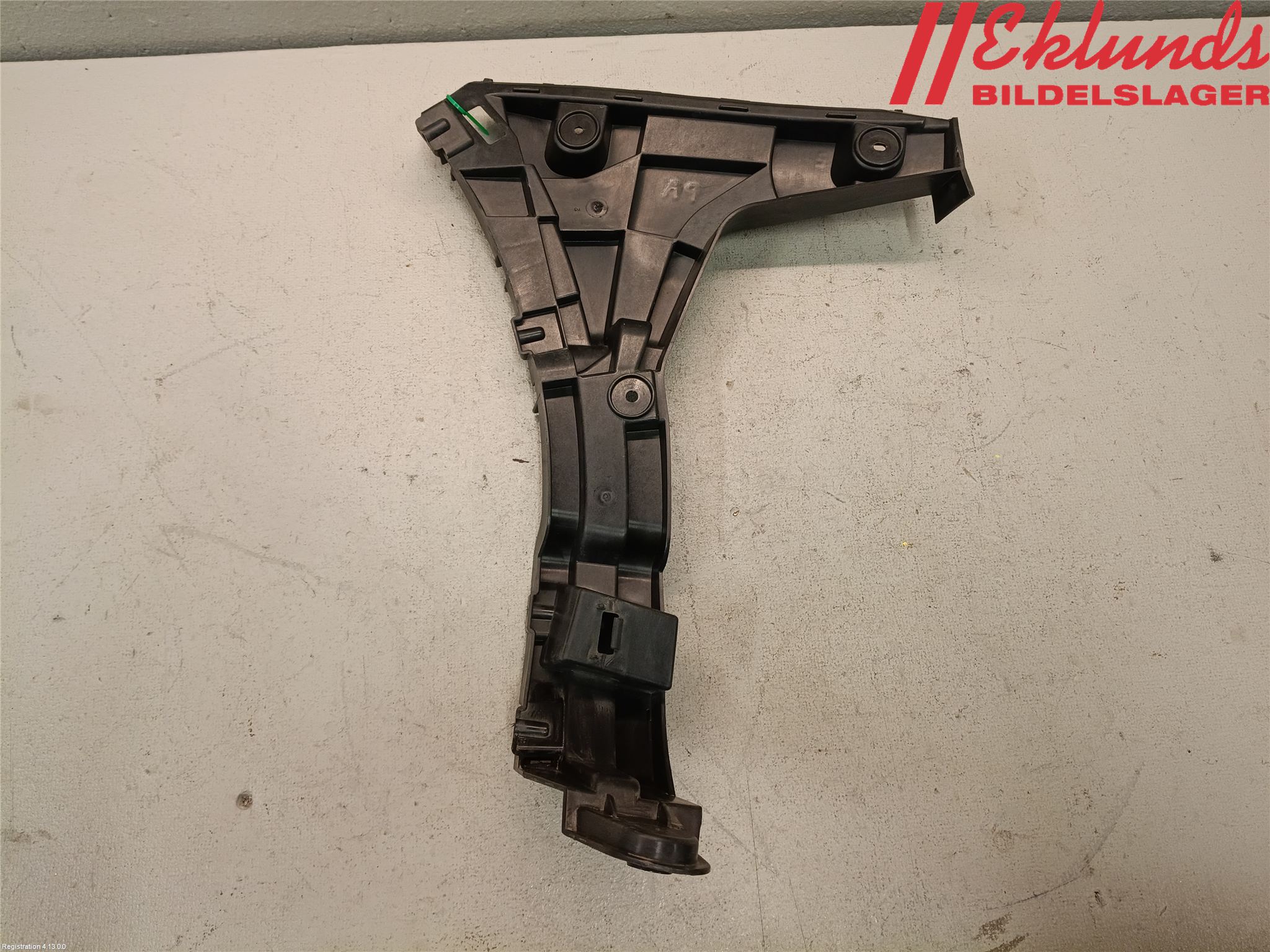 Audi Q3 8U 12-18 Stötfångarfäste Bak Hö