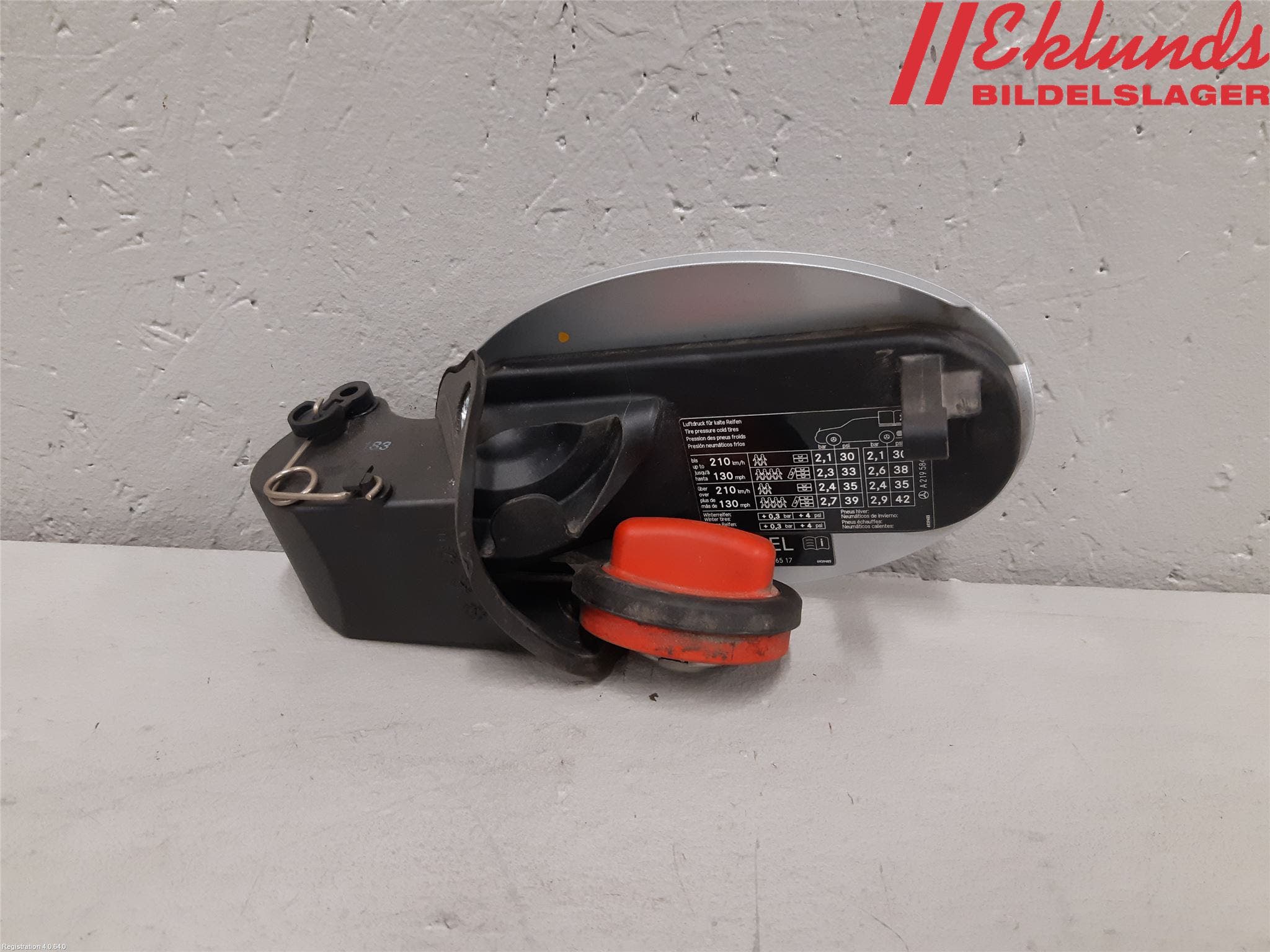 Mercedes-Benz MB CLS (C219) 03-11 Tanklucka