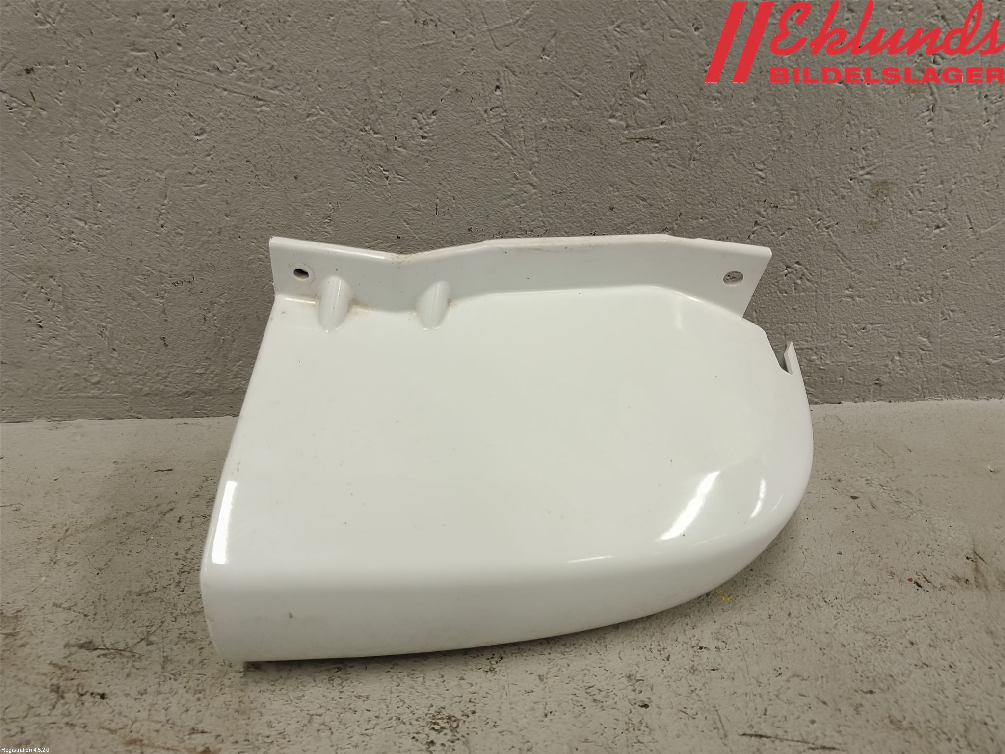 Renault TRAFIC/E-TECH 15- Bakljussarg