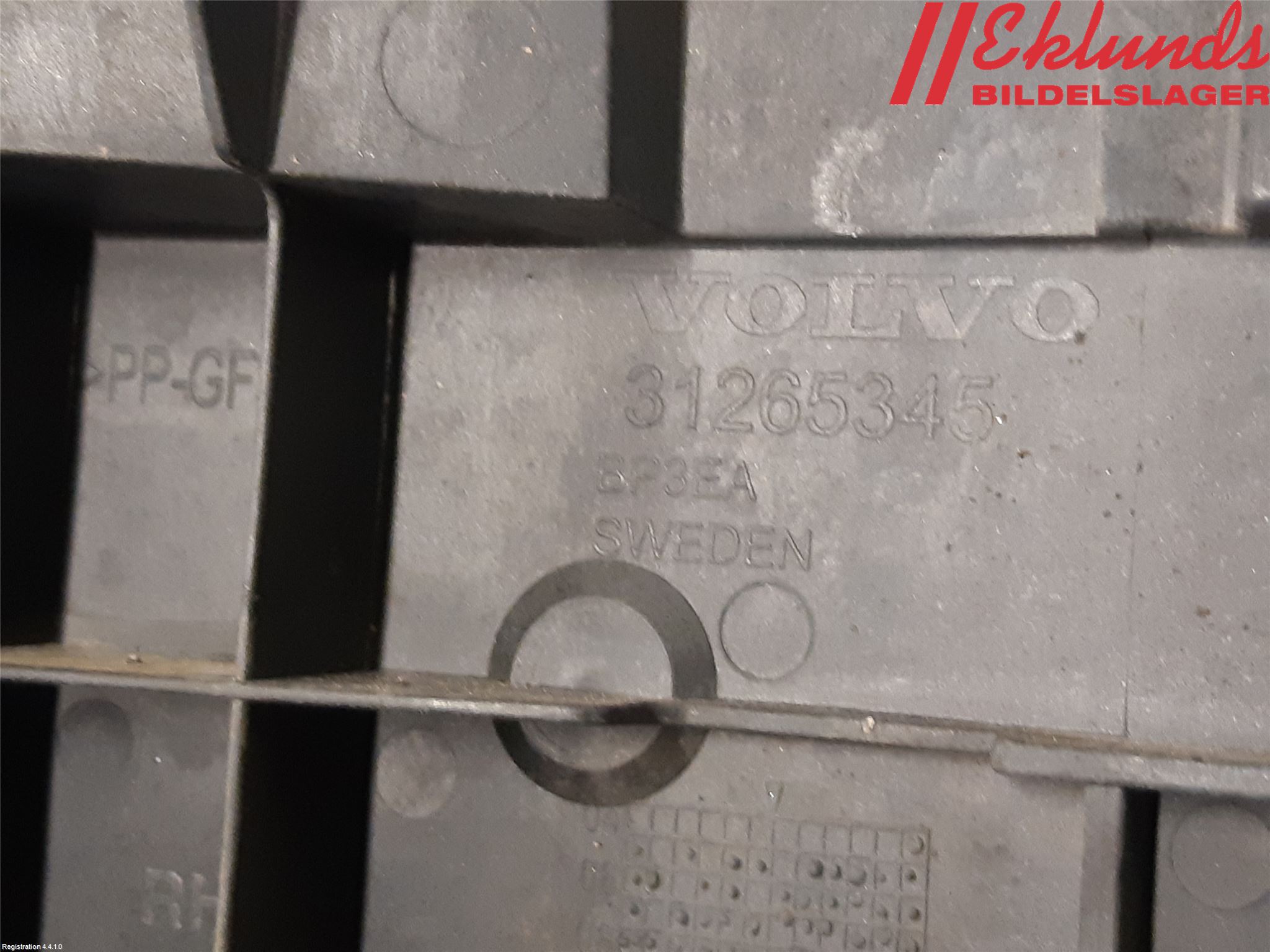 Volvo V70 08-13 Stötfångarfäste Fram Hö