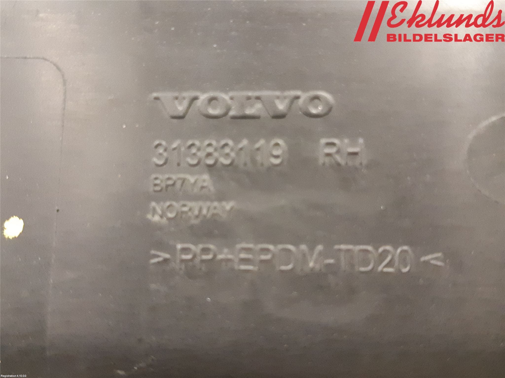 Volvo XC60 14-17 Dimljussarg Fram