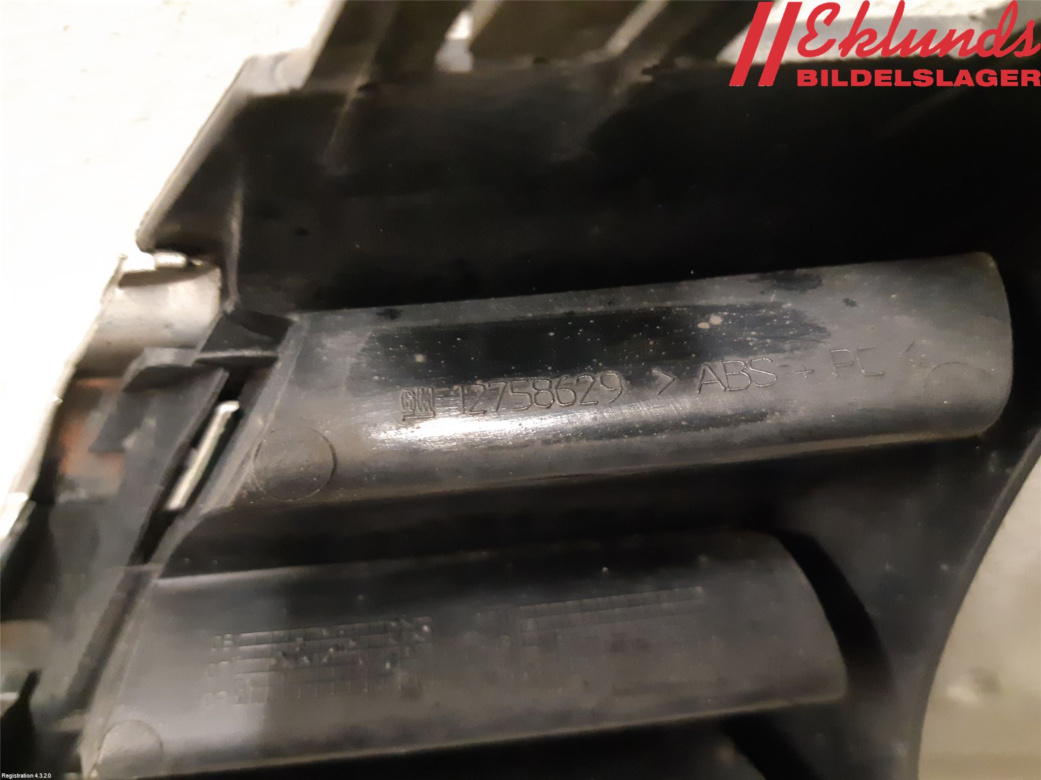 Saab 9-5     06-10 Grilldel Höger