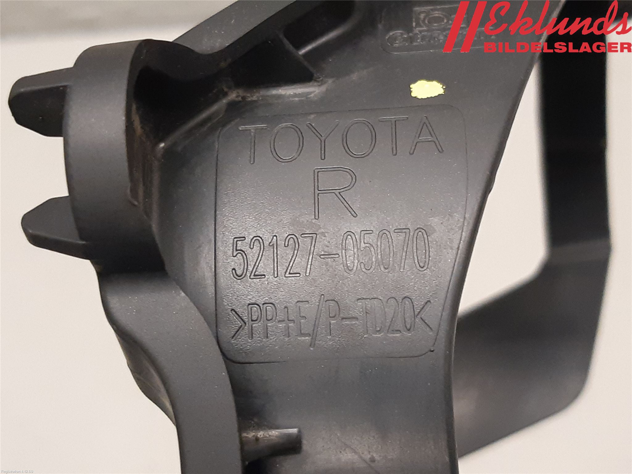 Toyota AVENSIS 09-15 Dimljussarg Fram