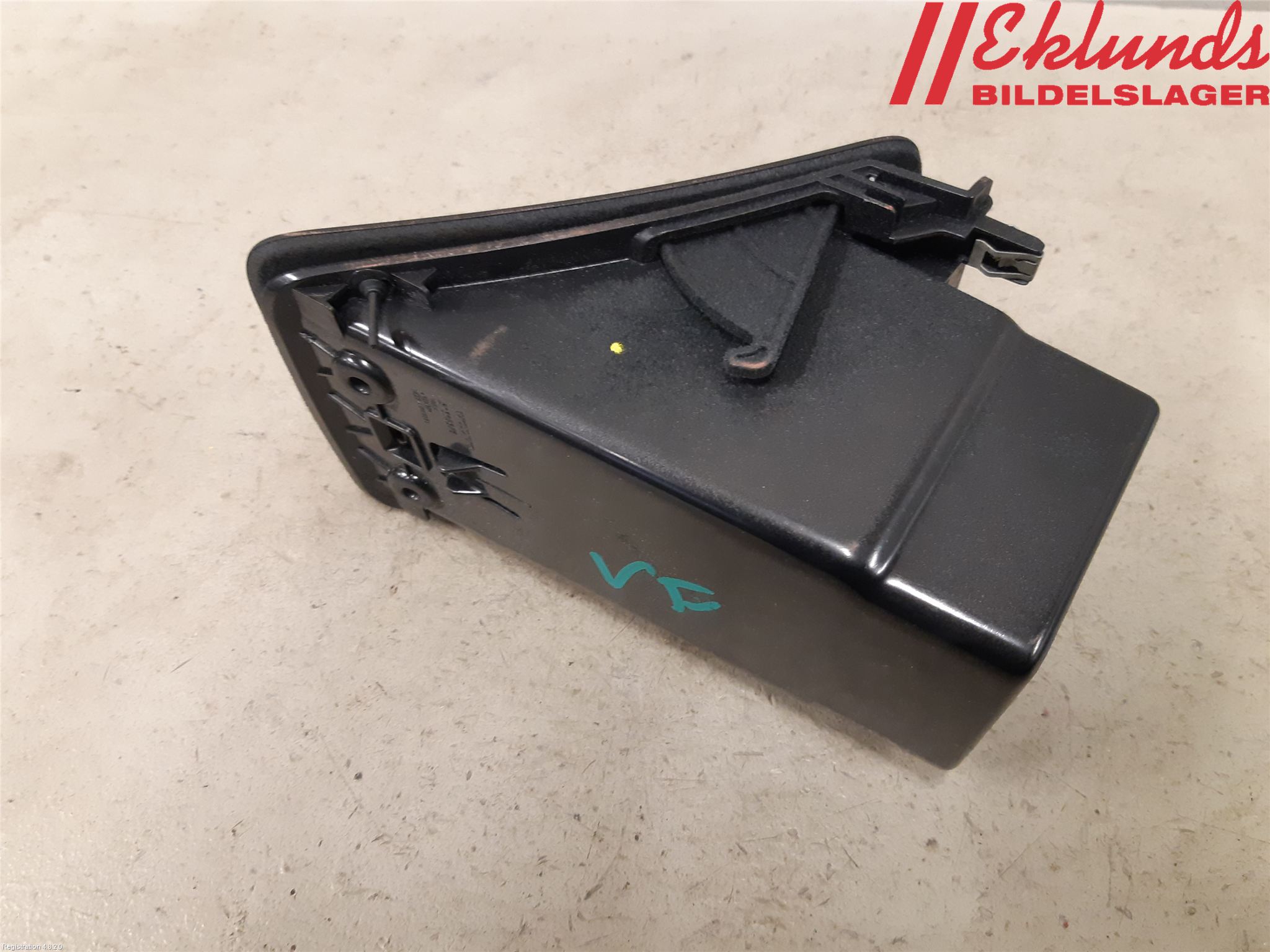 Volvo XC90/RECHARGE 16- Instrumentbräda Förvaringsfack