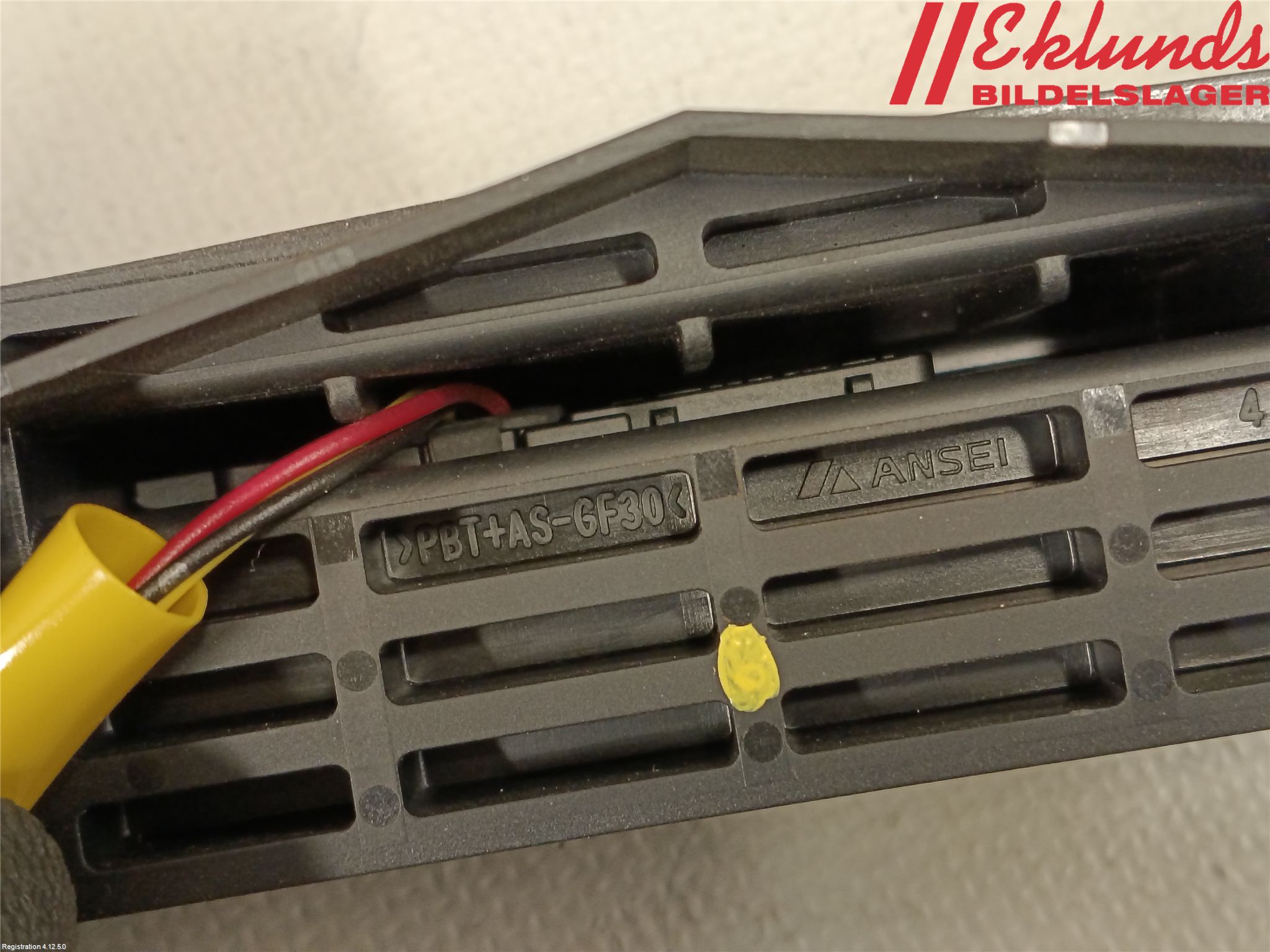 Mitsubishi ECLIPS CROSS Strömställare Baklucka