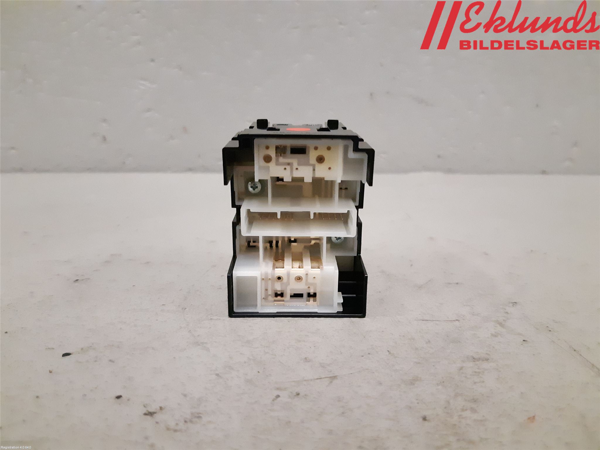 Lexus UX/300e 19- Strömställare Spegel