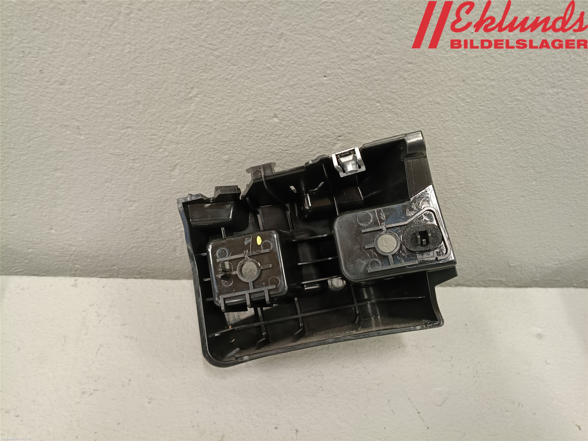 Tesla MODEL Y 21- Stötfångarfäste Bak Hö