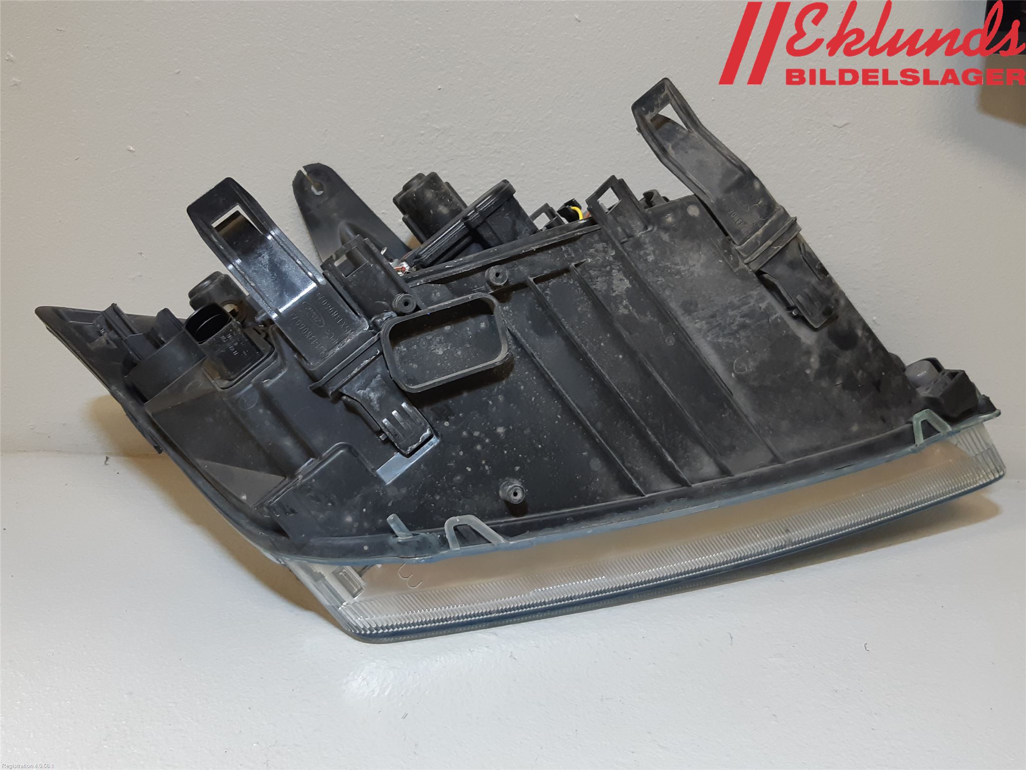 Ford FOCUS     04-07 Strålkastare Vänster